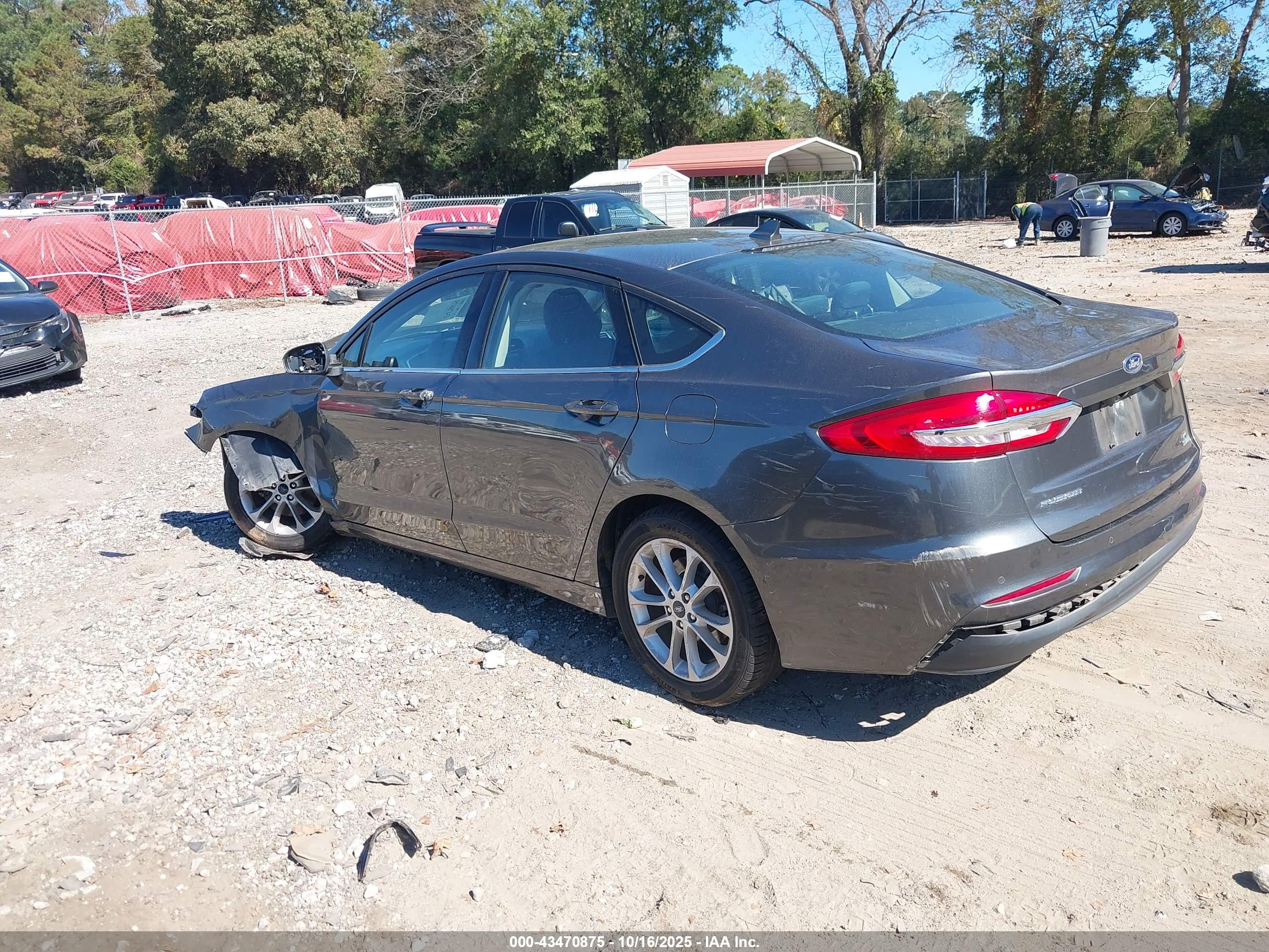 FORD FUSION image 3