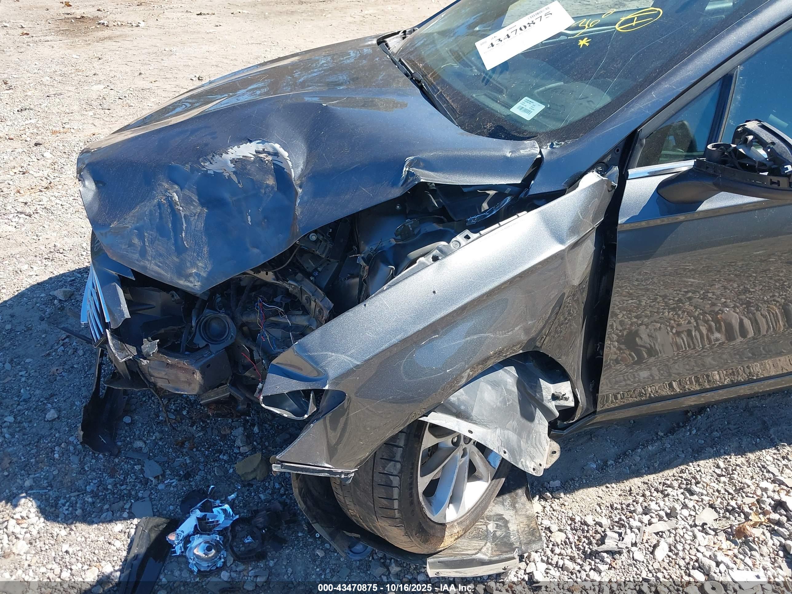 FORD FUSION image 6