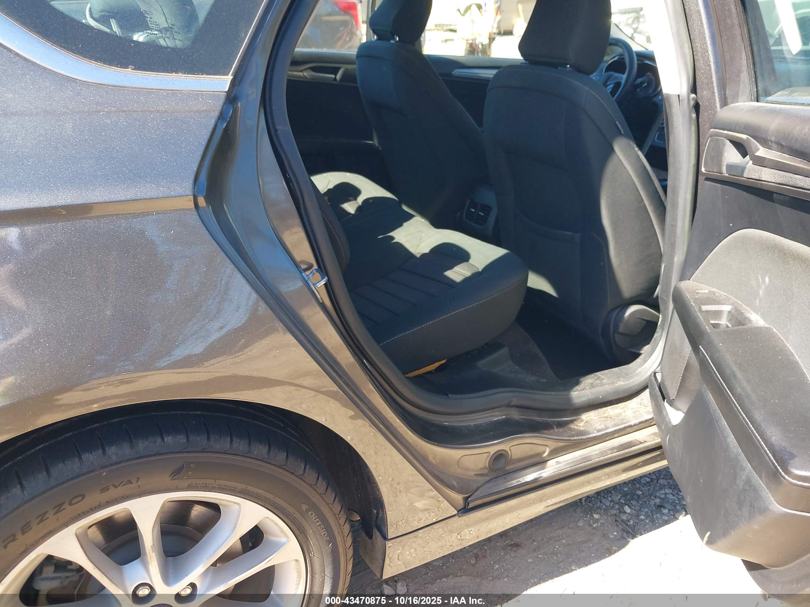 FORD FUSION image 8