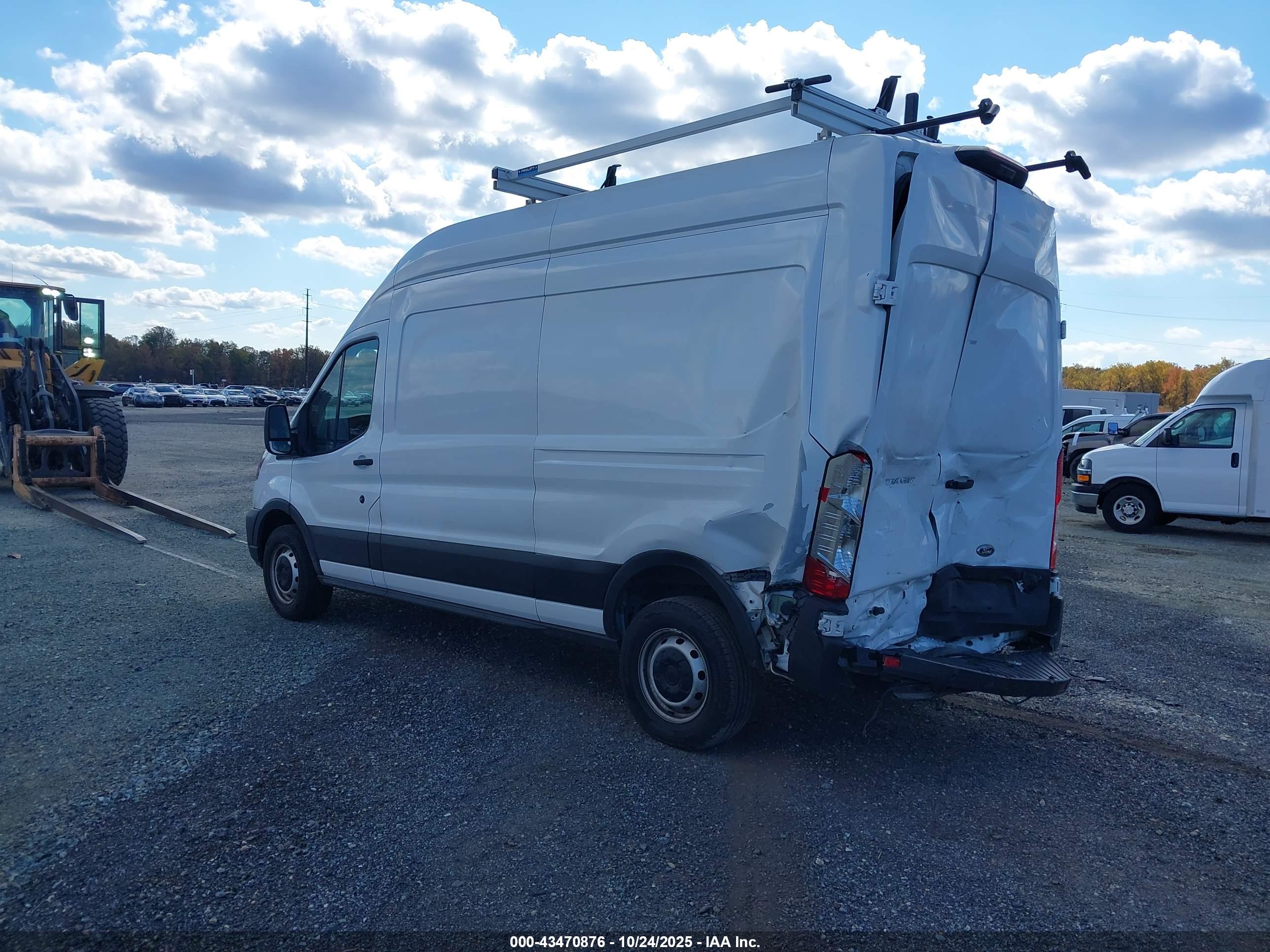 FORD TRANSIT-250 image 3
