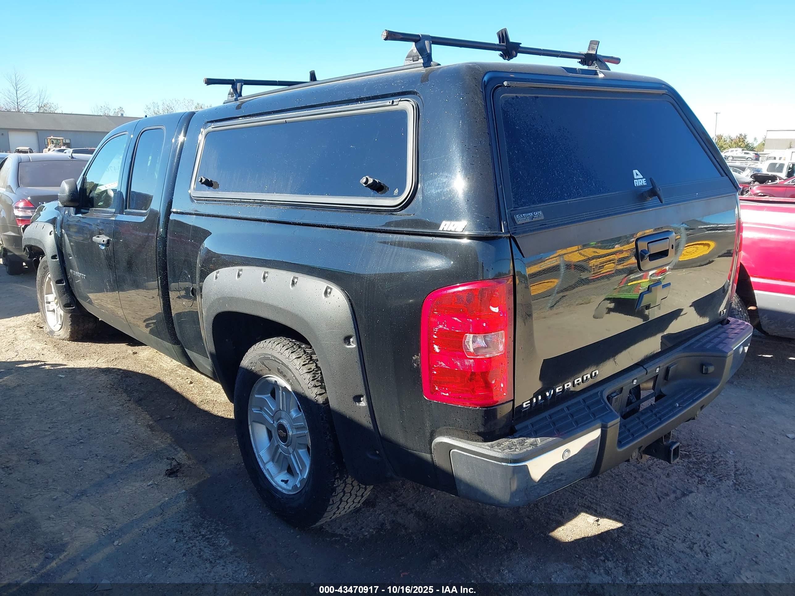 CHEVROLET SILVERADO image 3