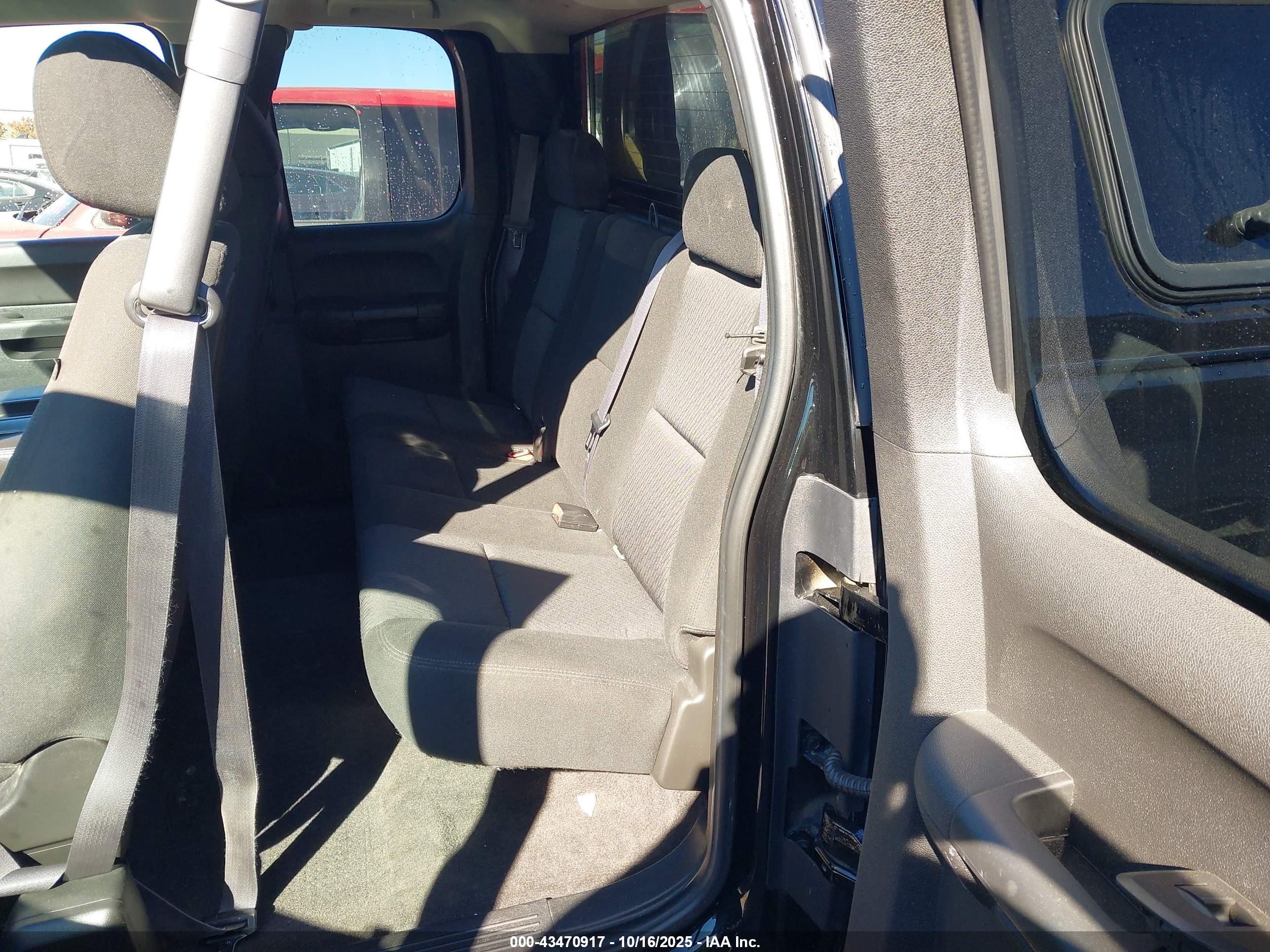 CHEVROLET SILVERADO image 8