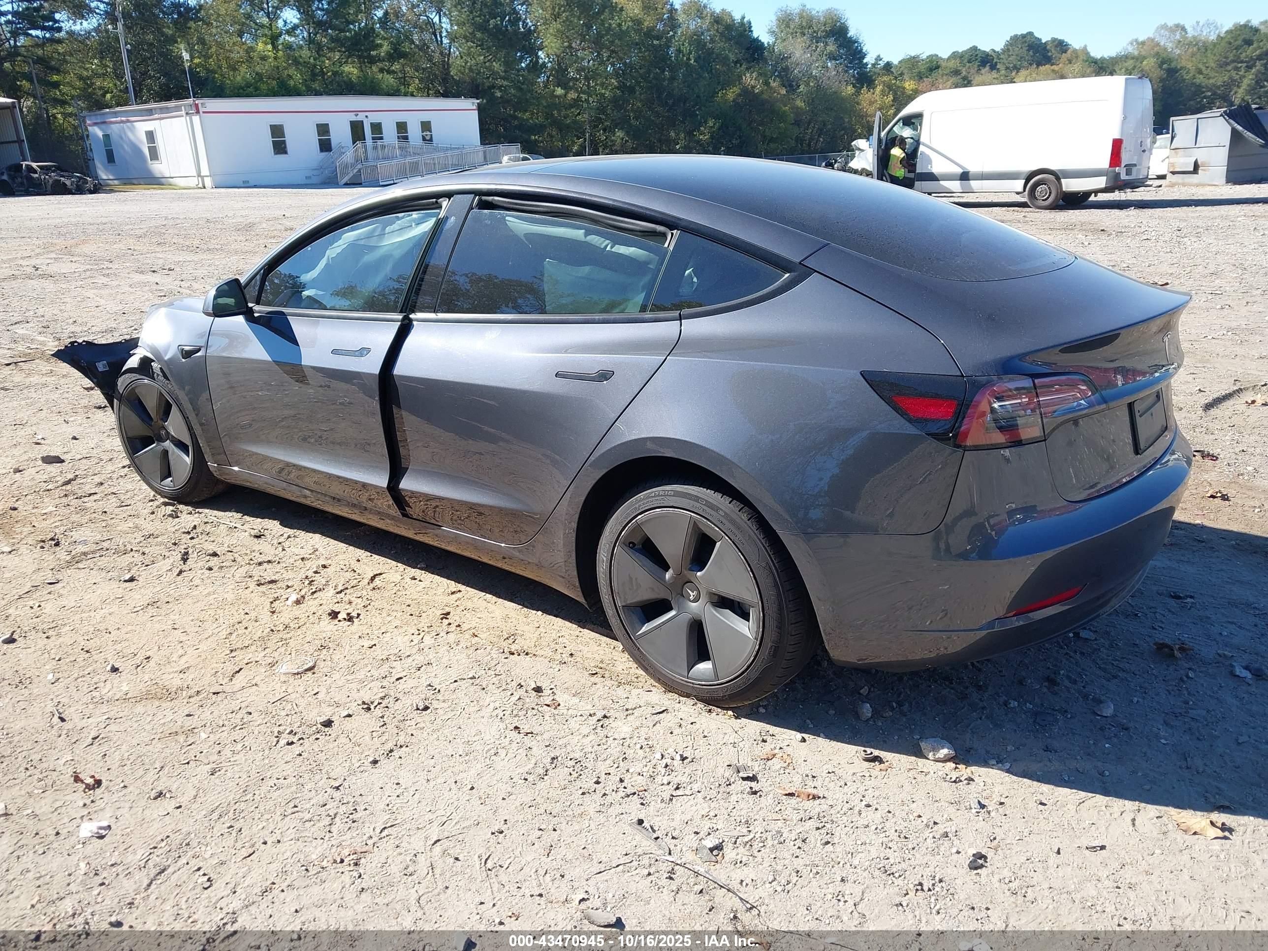 TESLA MODEL image 3