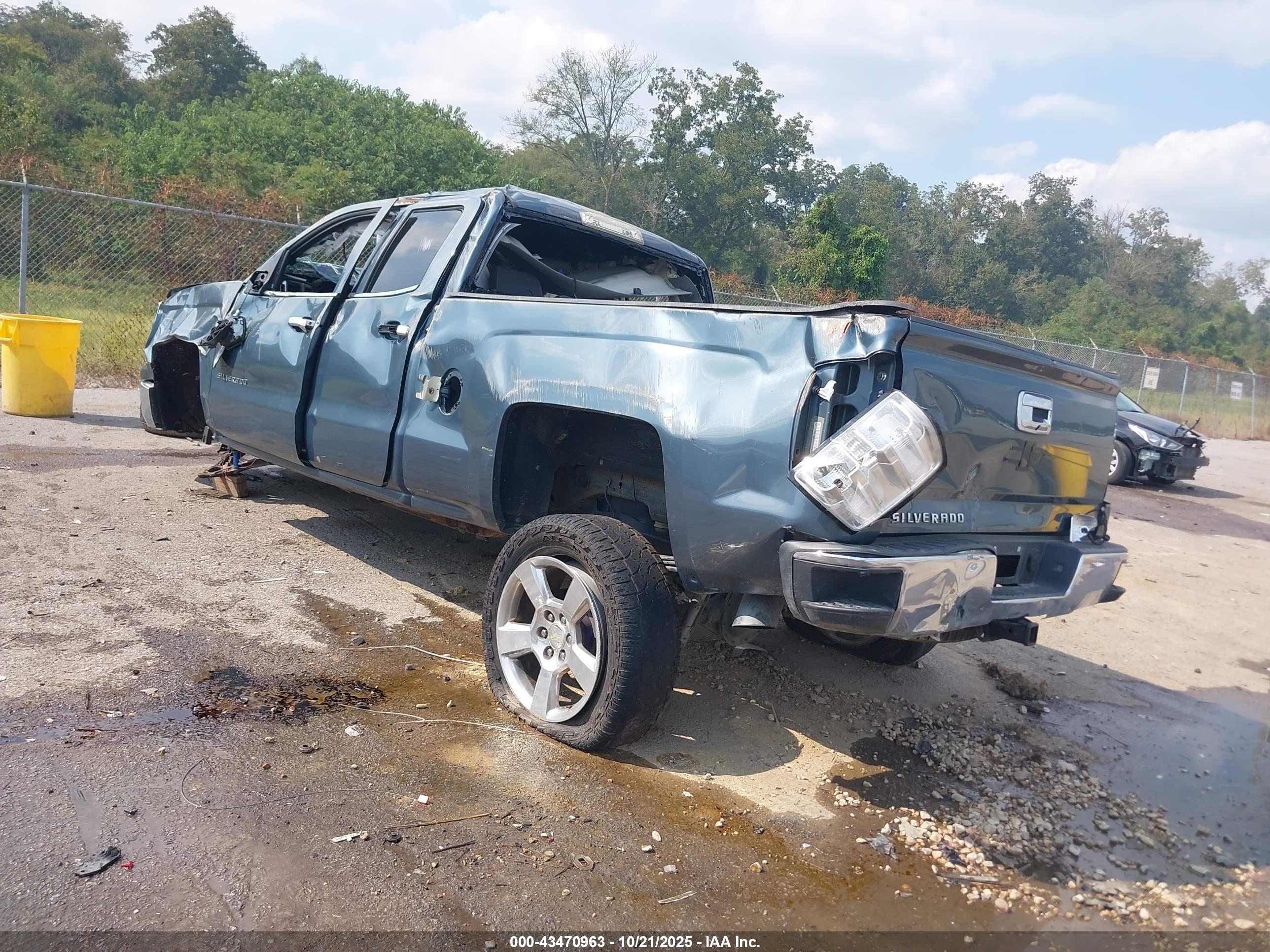 CHEVROLET SILVERADO image 3