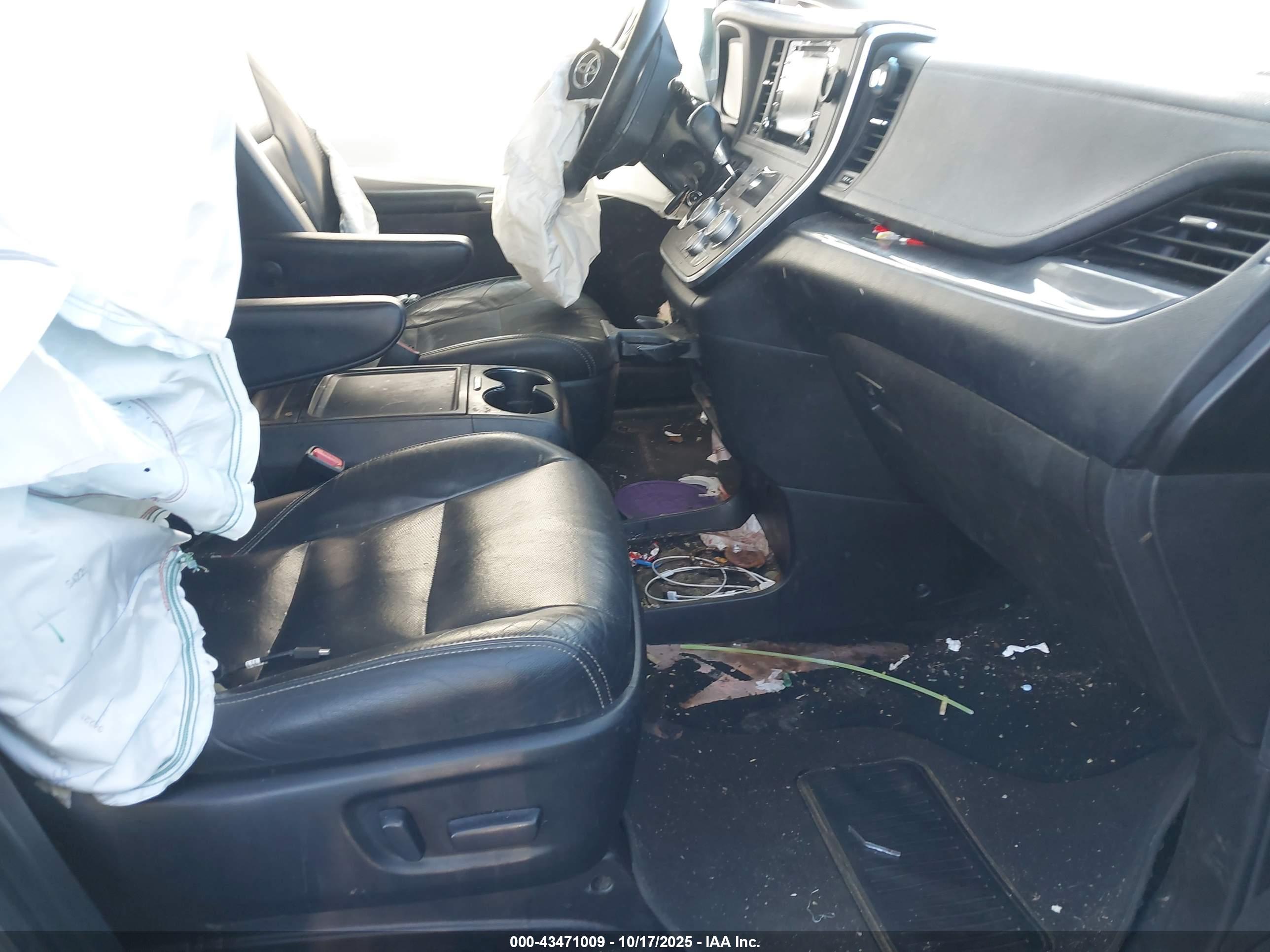 TOYOTA SIENNA image 5