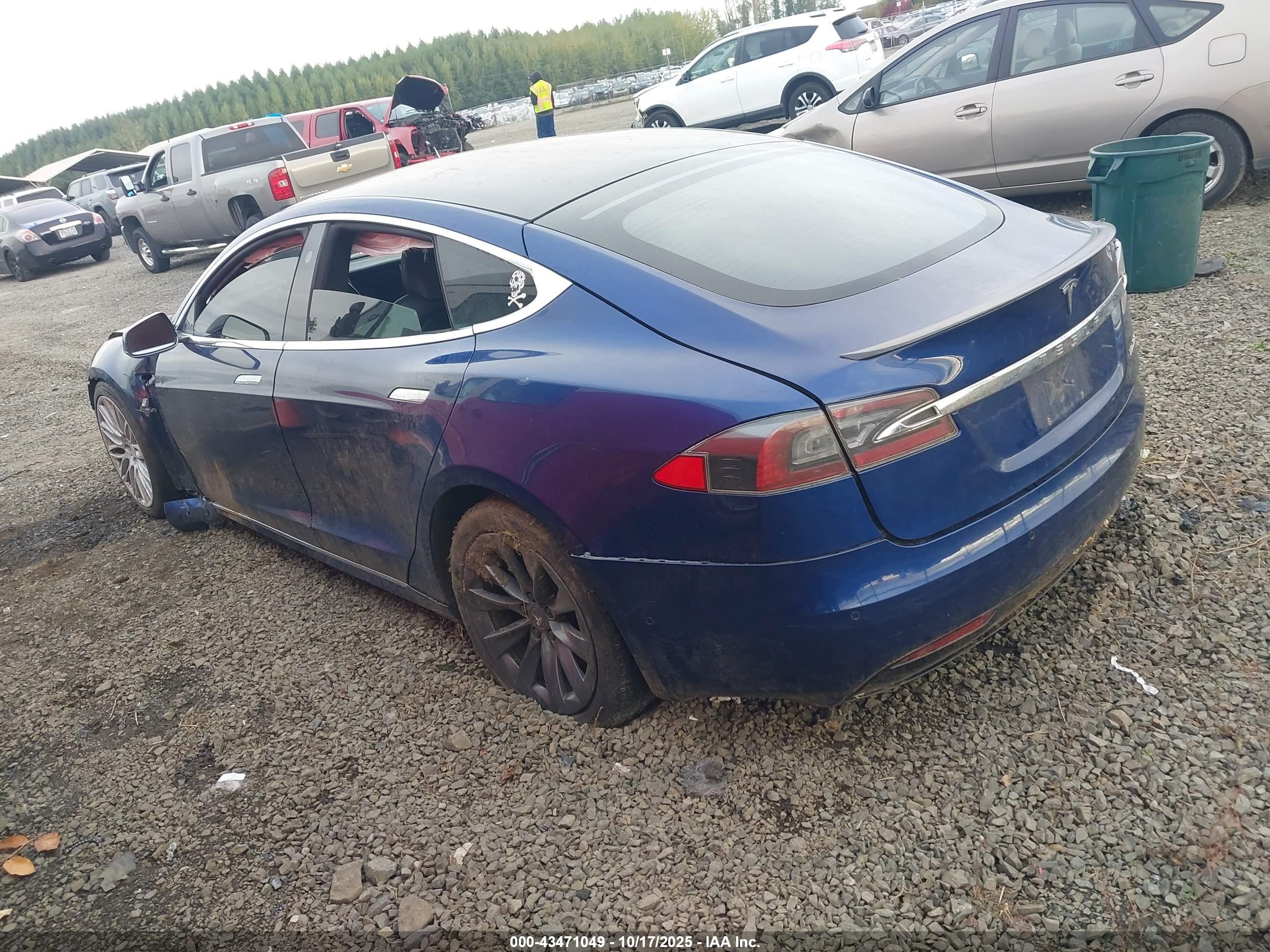 TESLA MODEL image 3