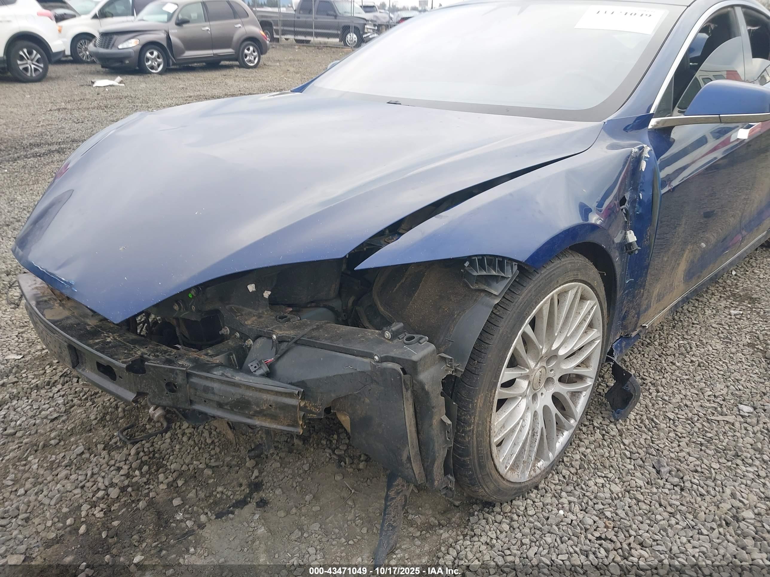 TESLA MODEL image 6