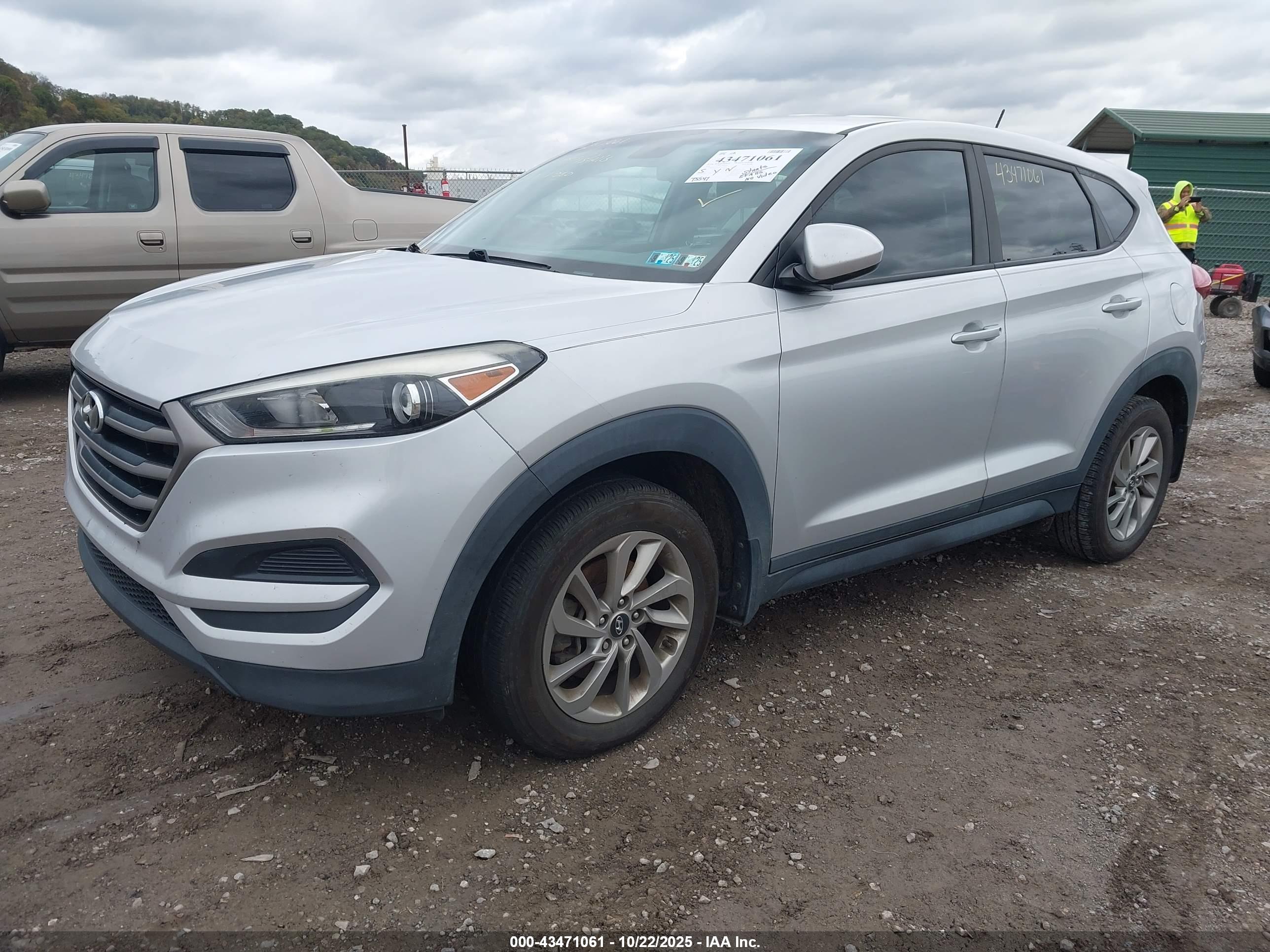 HYUNDAI TUCSON image 2