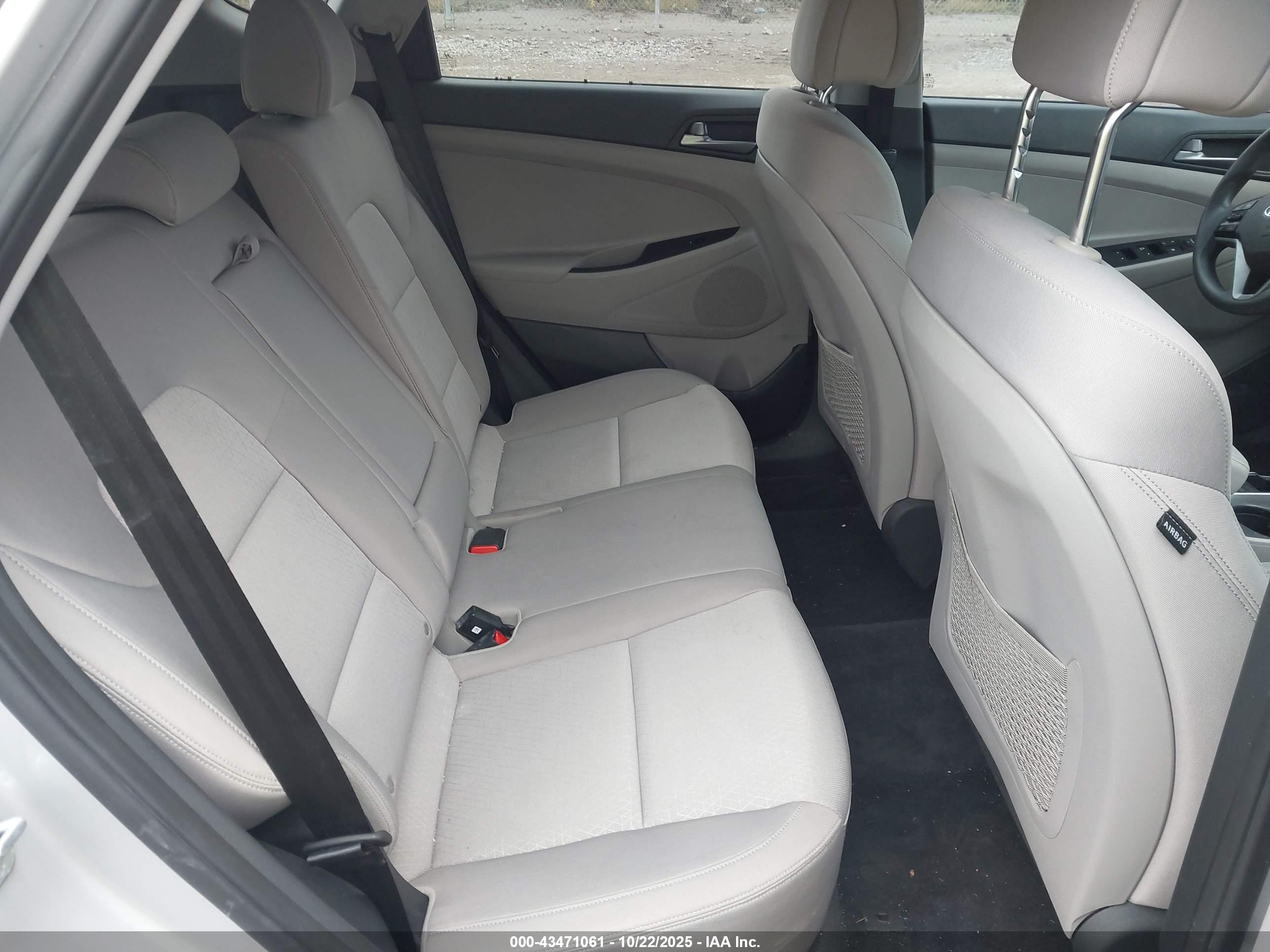 HYUNDAI TUCSON image 8
