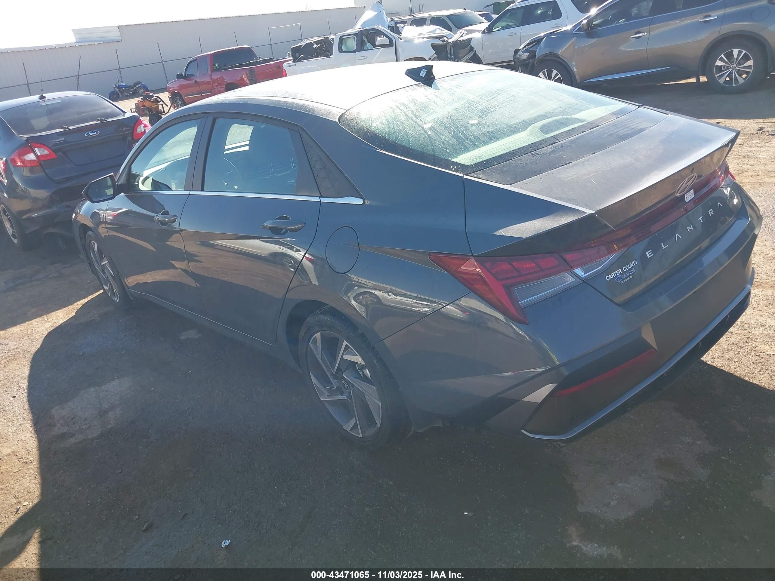 HYUNDAI ELANTRA image 3