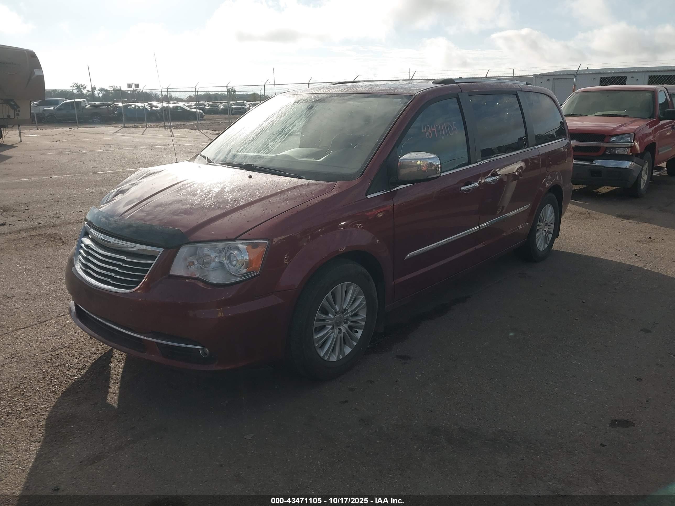 CHRYSLER TOWN image 2