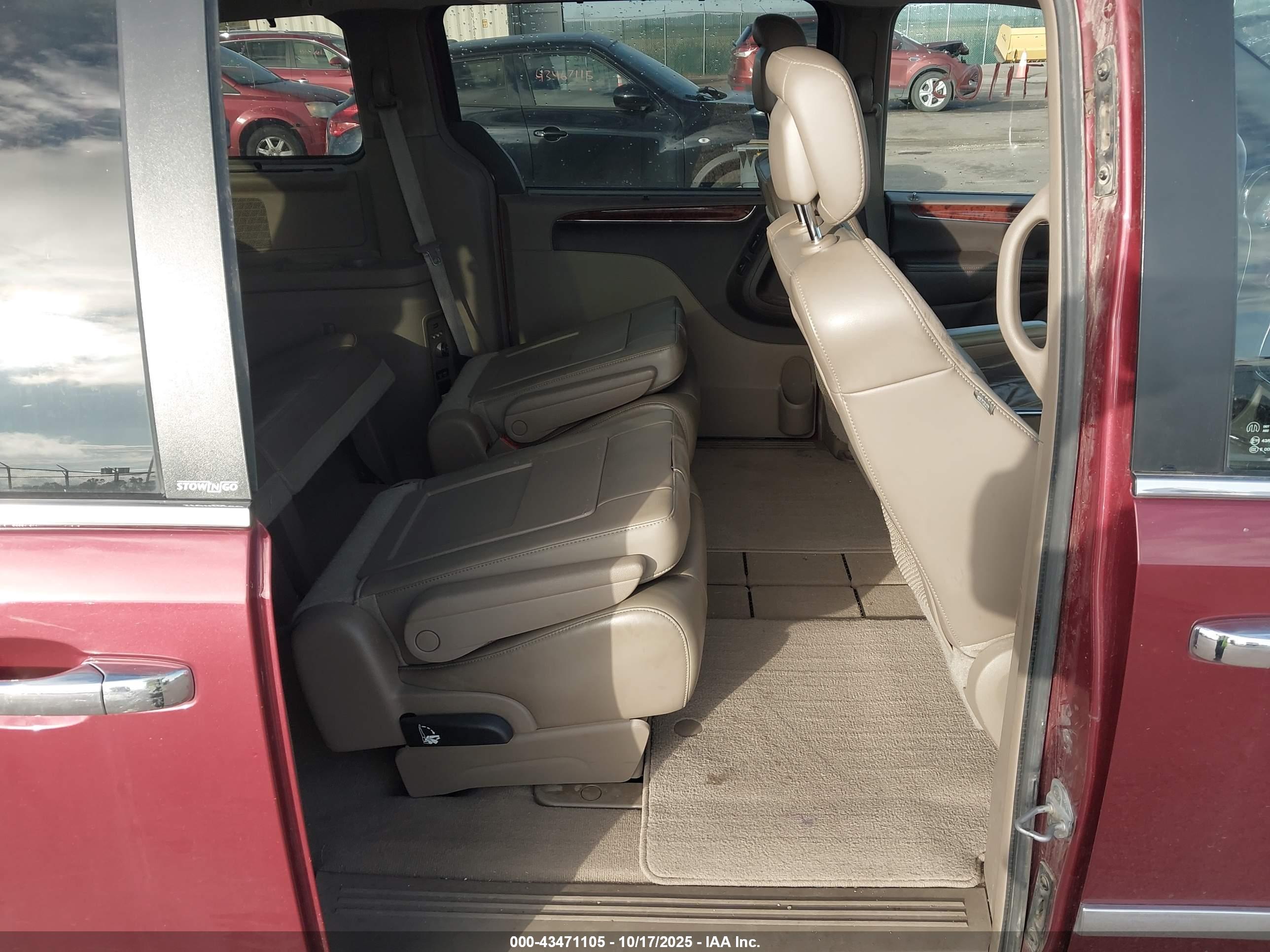 CHRYSLER TOWN image 8