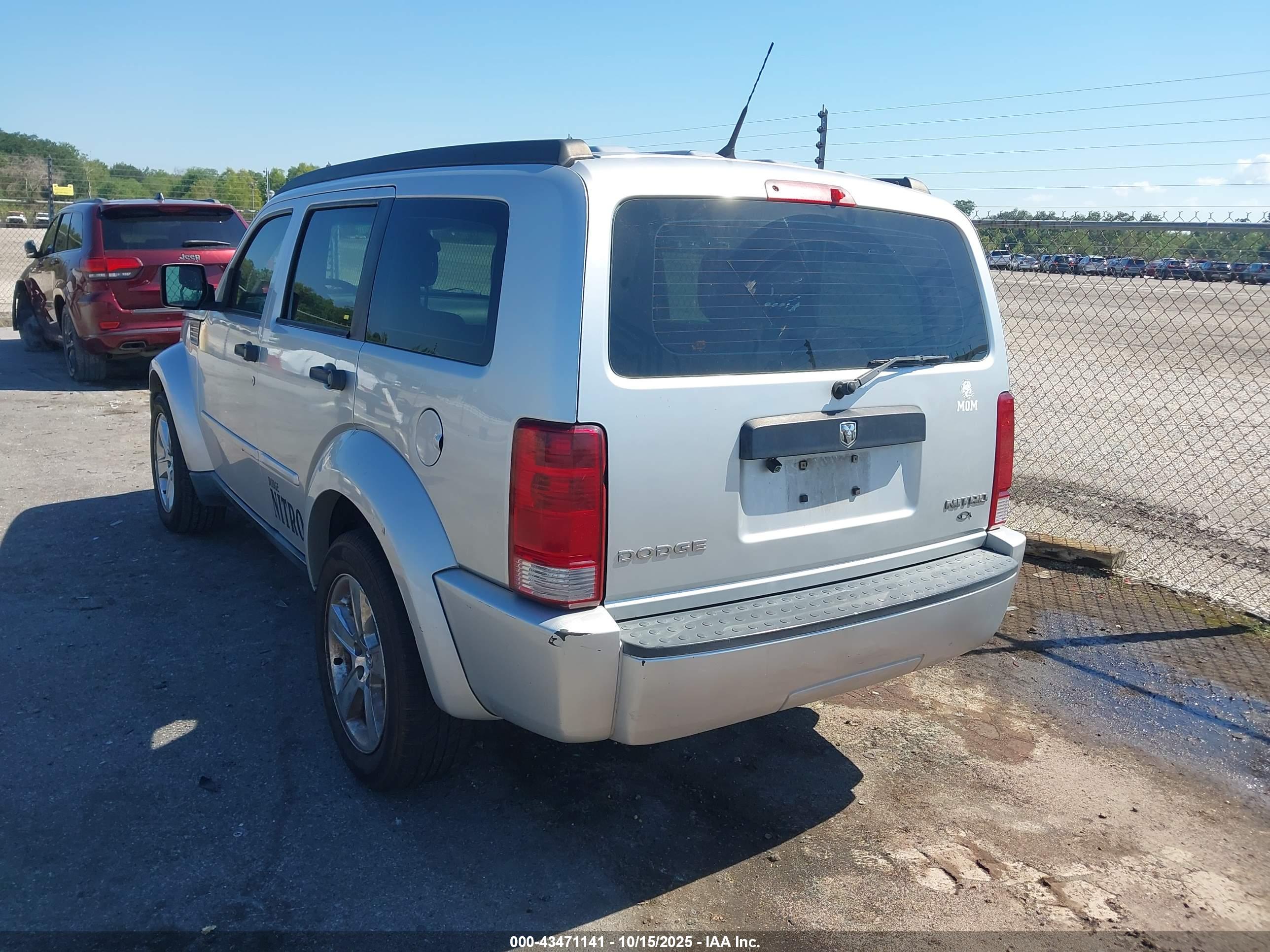 DODGE NITRO image 3