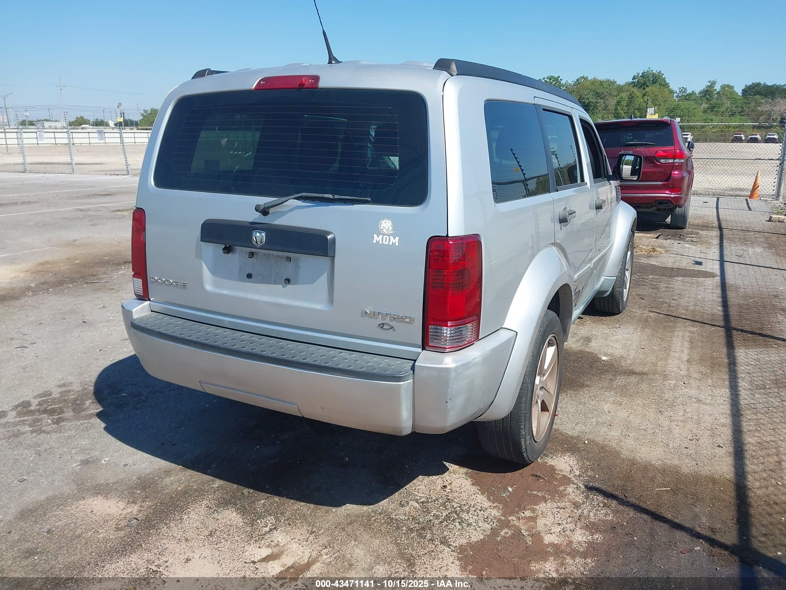 DODGE NITRO image 4