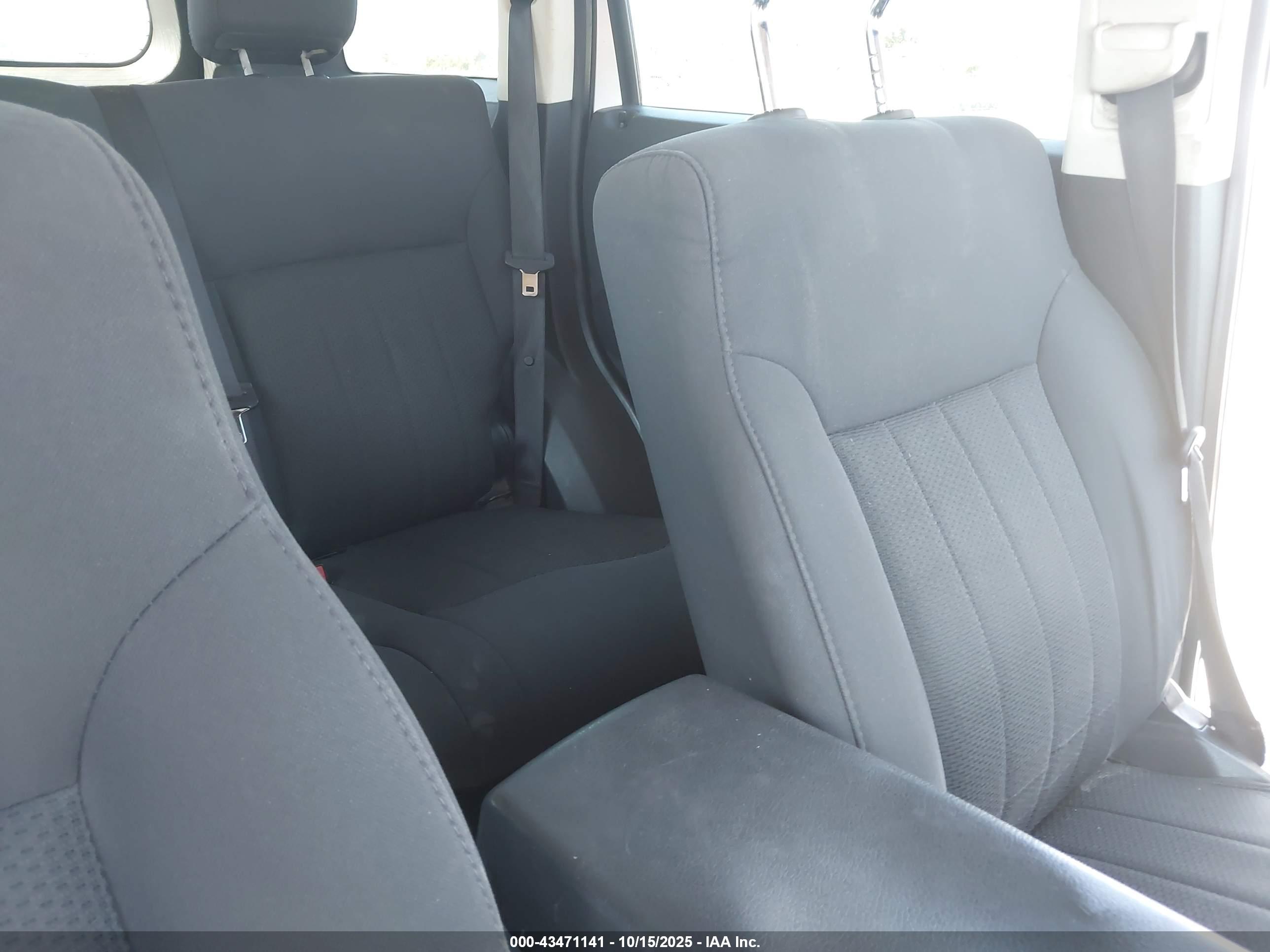 DODGE NITRO image 8