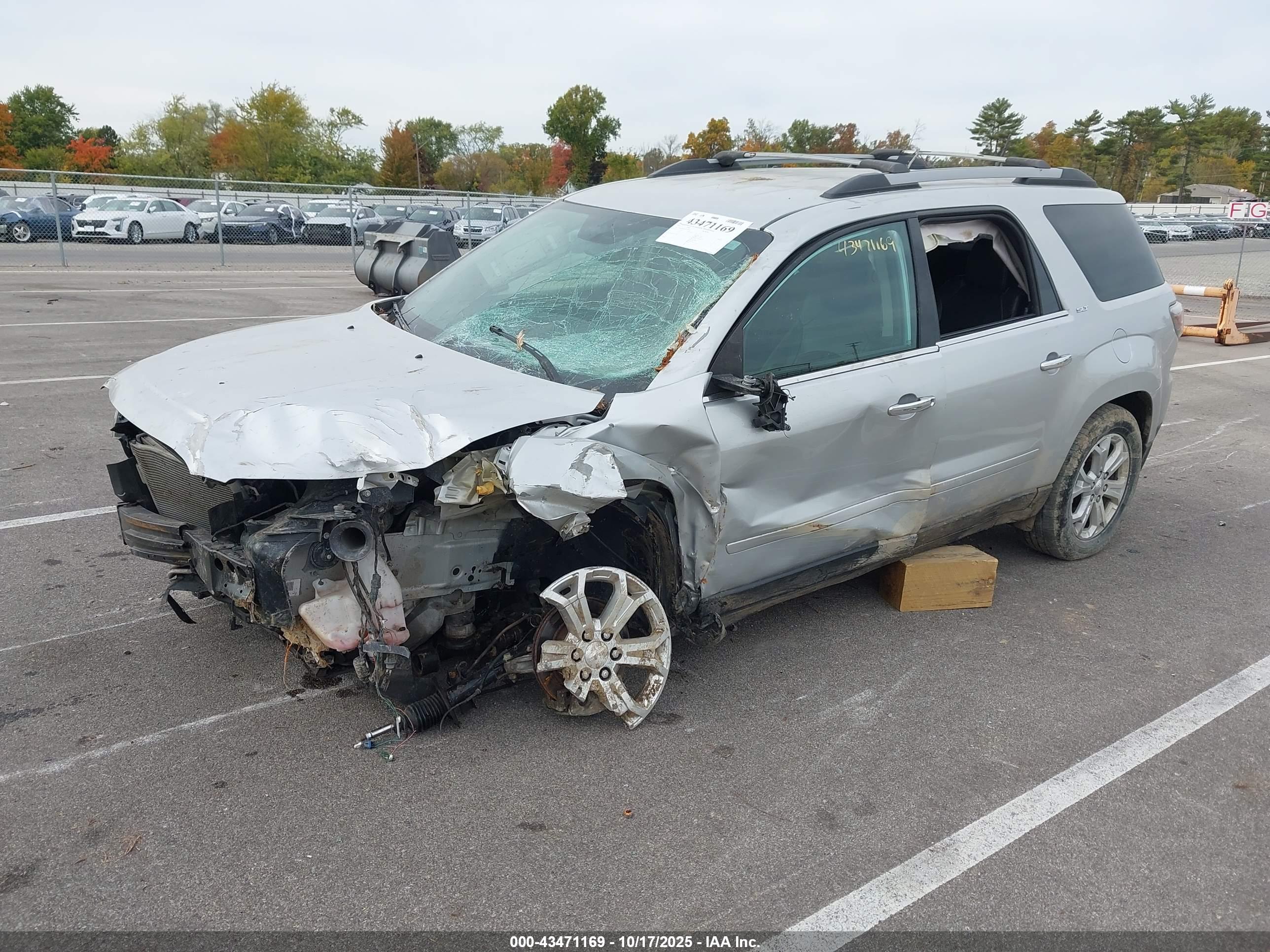 GMC ACADIA image 2