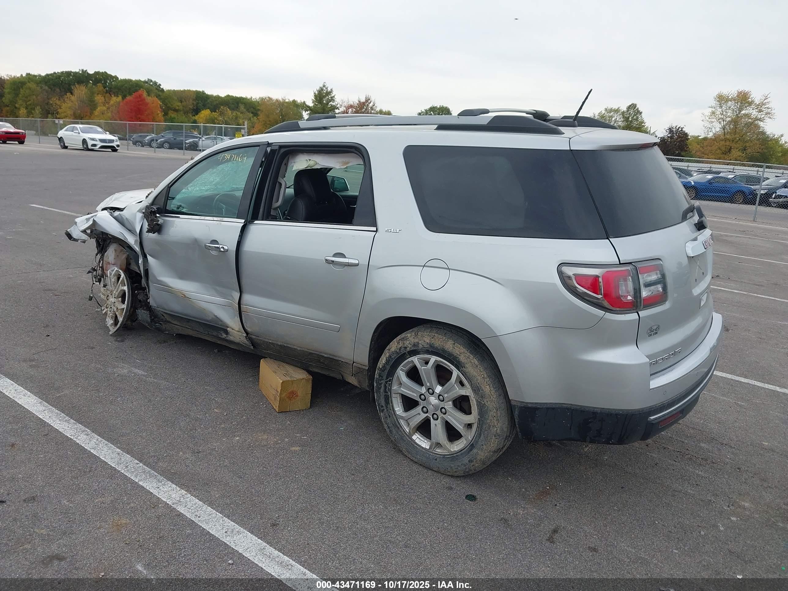 GMC ACADIA image 3