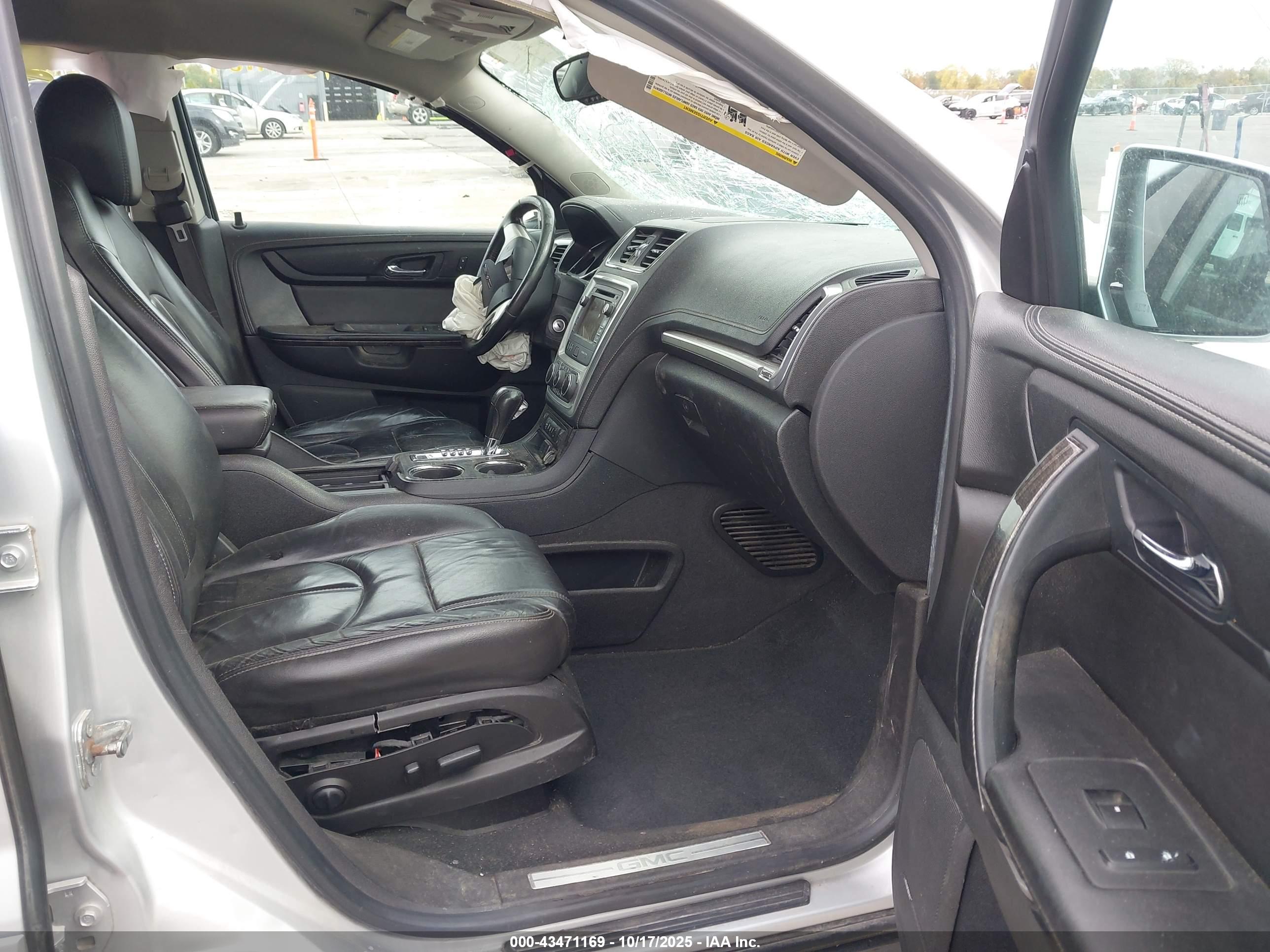 GMC ACADIA image 5