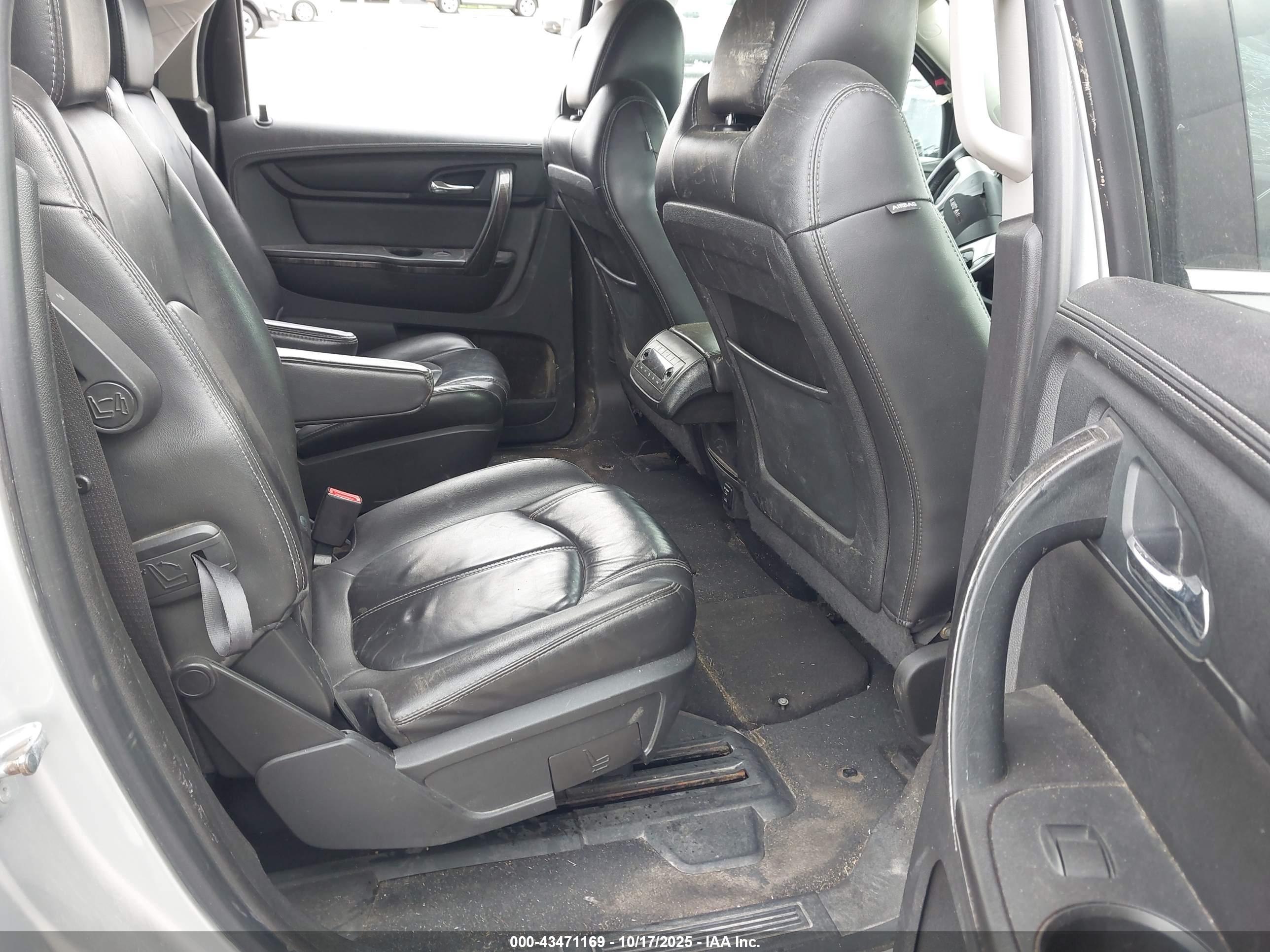 GMC ACADIA image 8