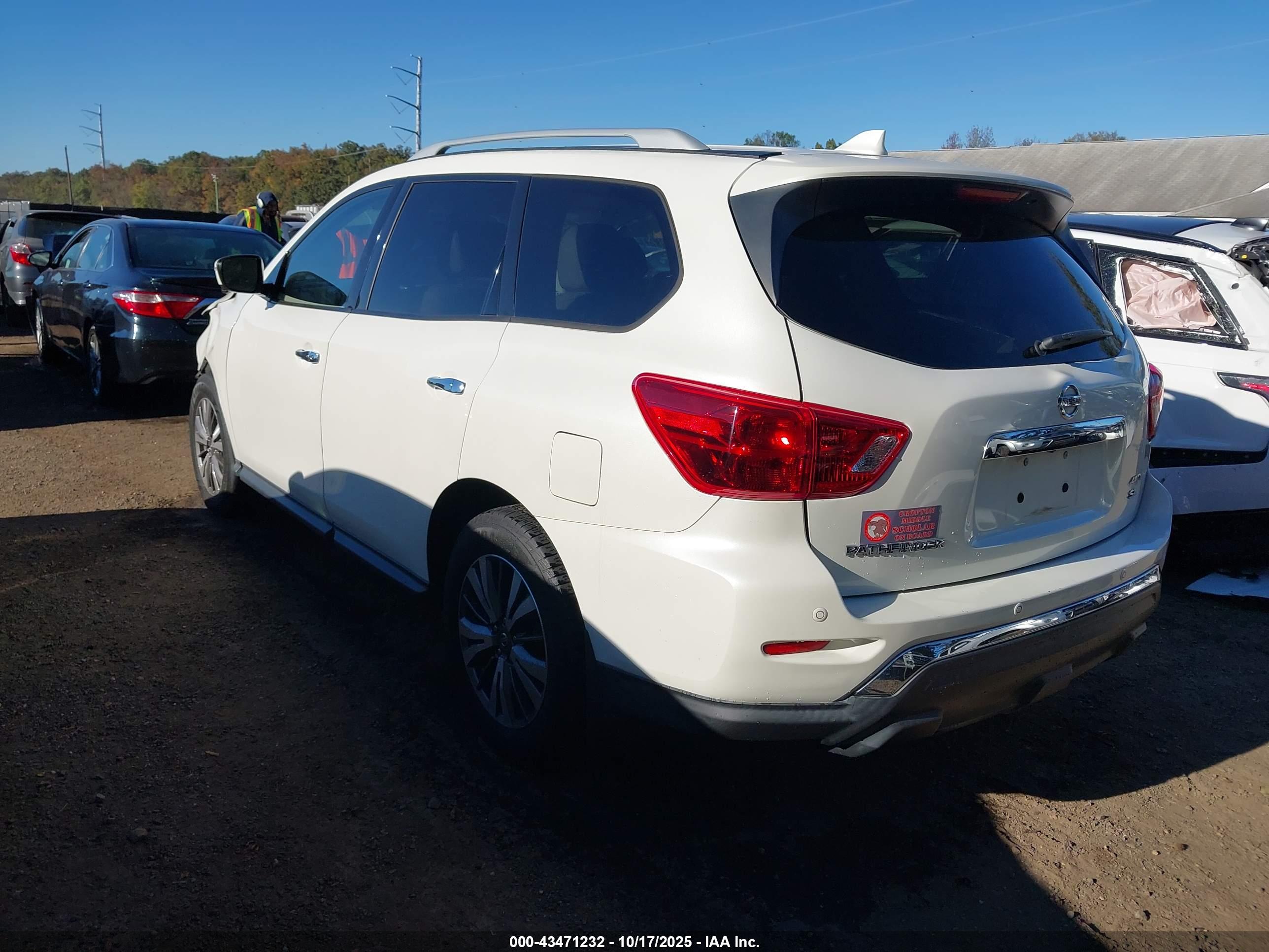 NISSAN PATHFINDER image 3