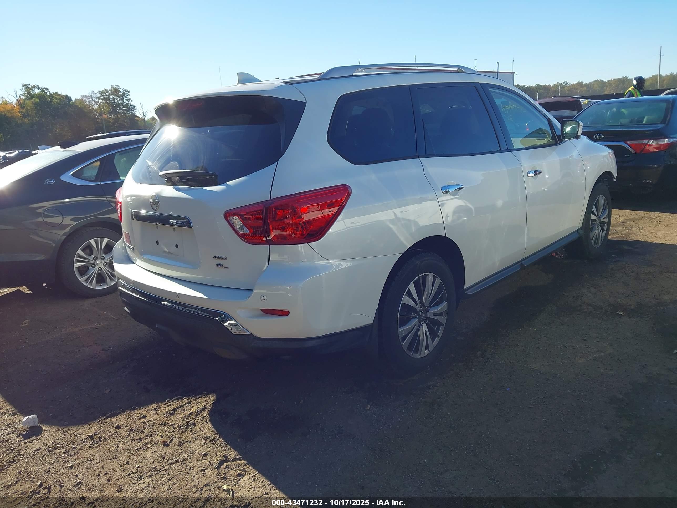 NISSAN PATHFINDER image 4