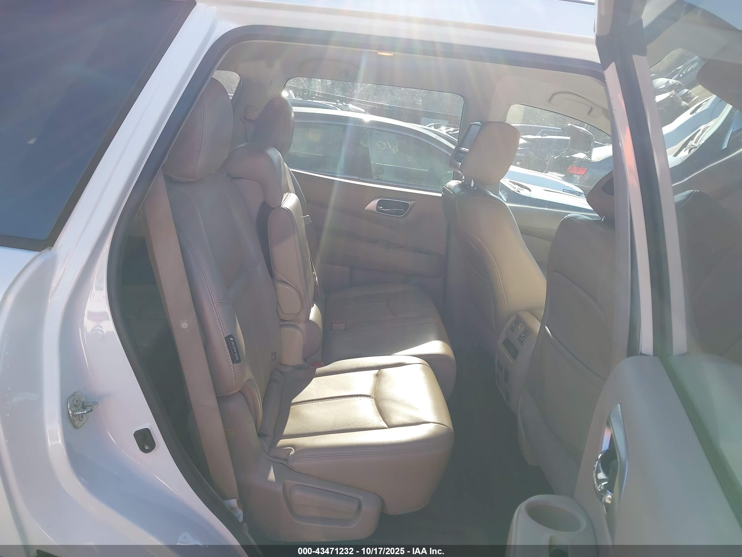 NISSAN PATHFINDER image 8