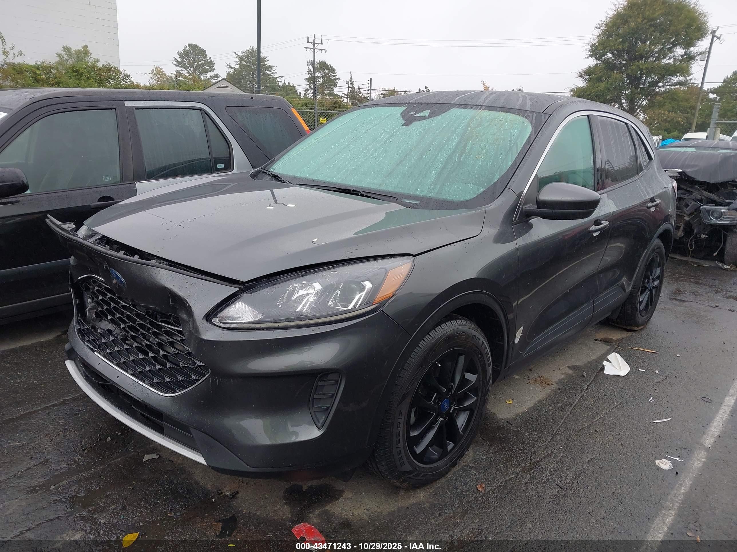 FORD ESCAPE image 2
