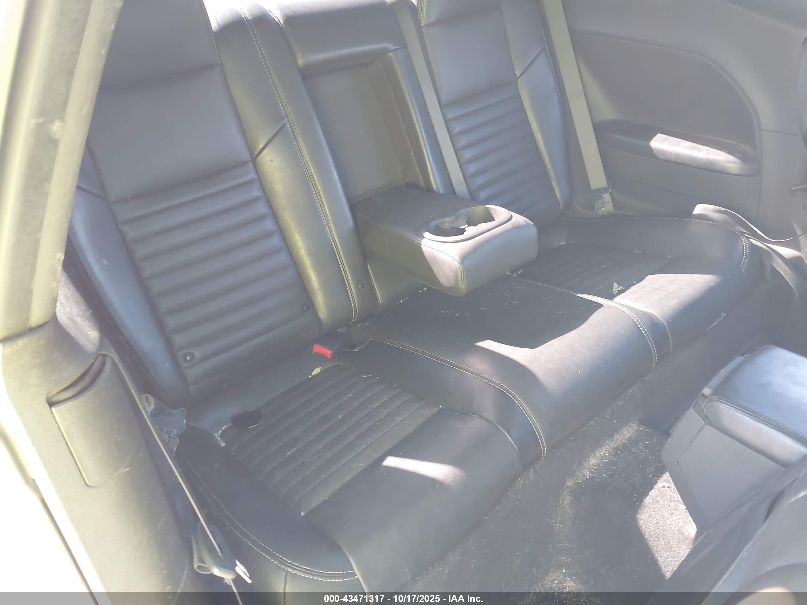 DODGE CHALLENGER image 8