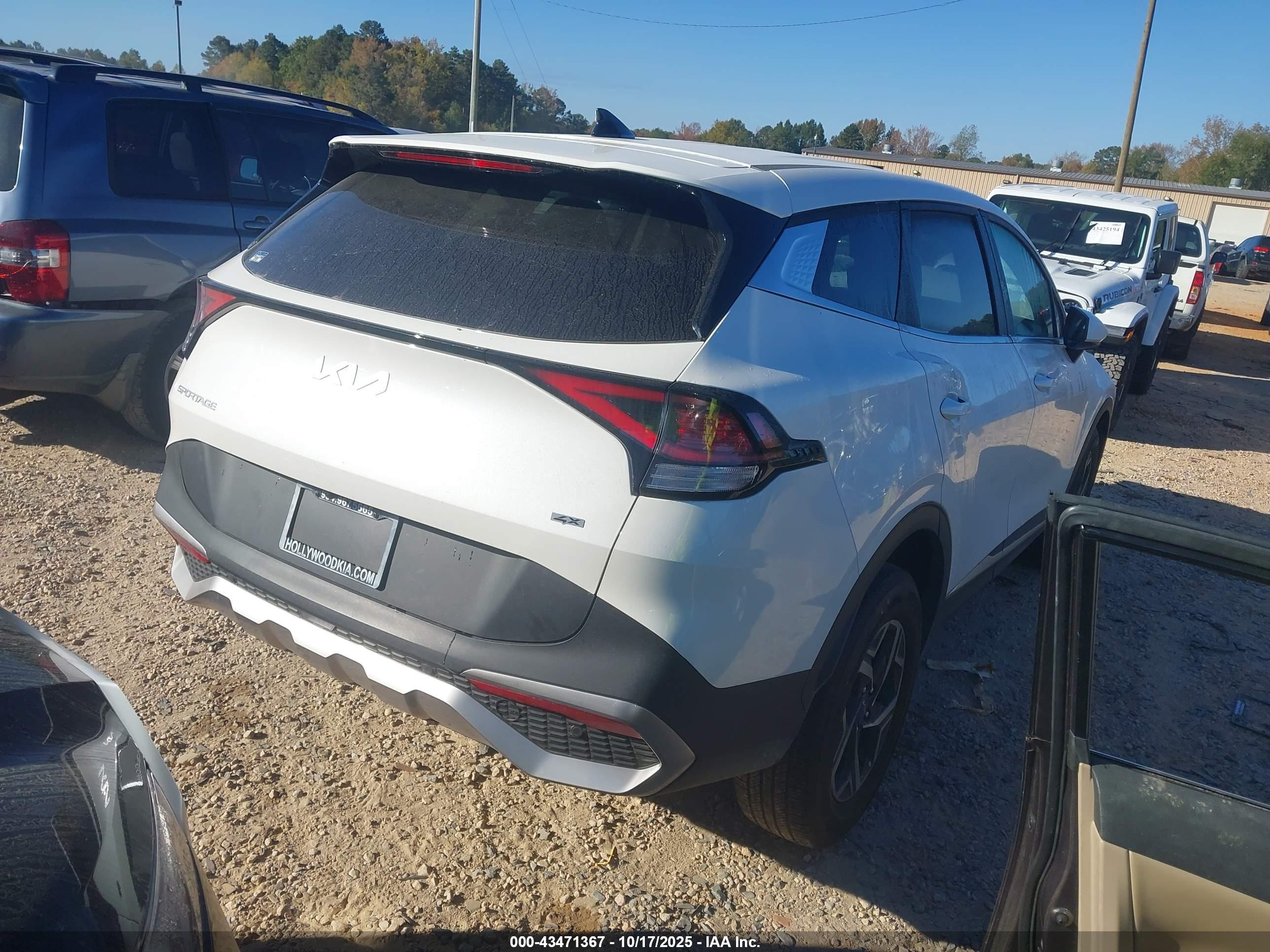 KIA SPORTAGE image 4