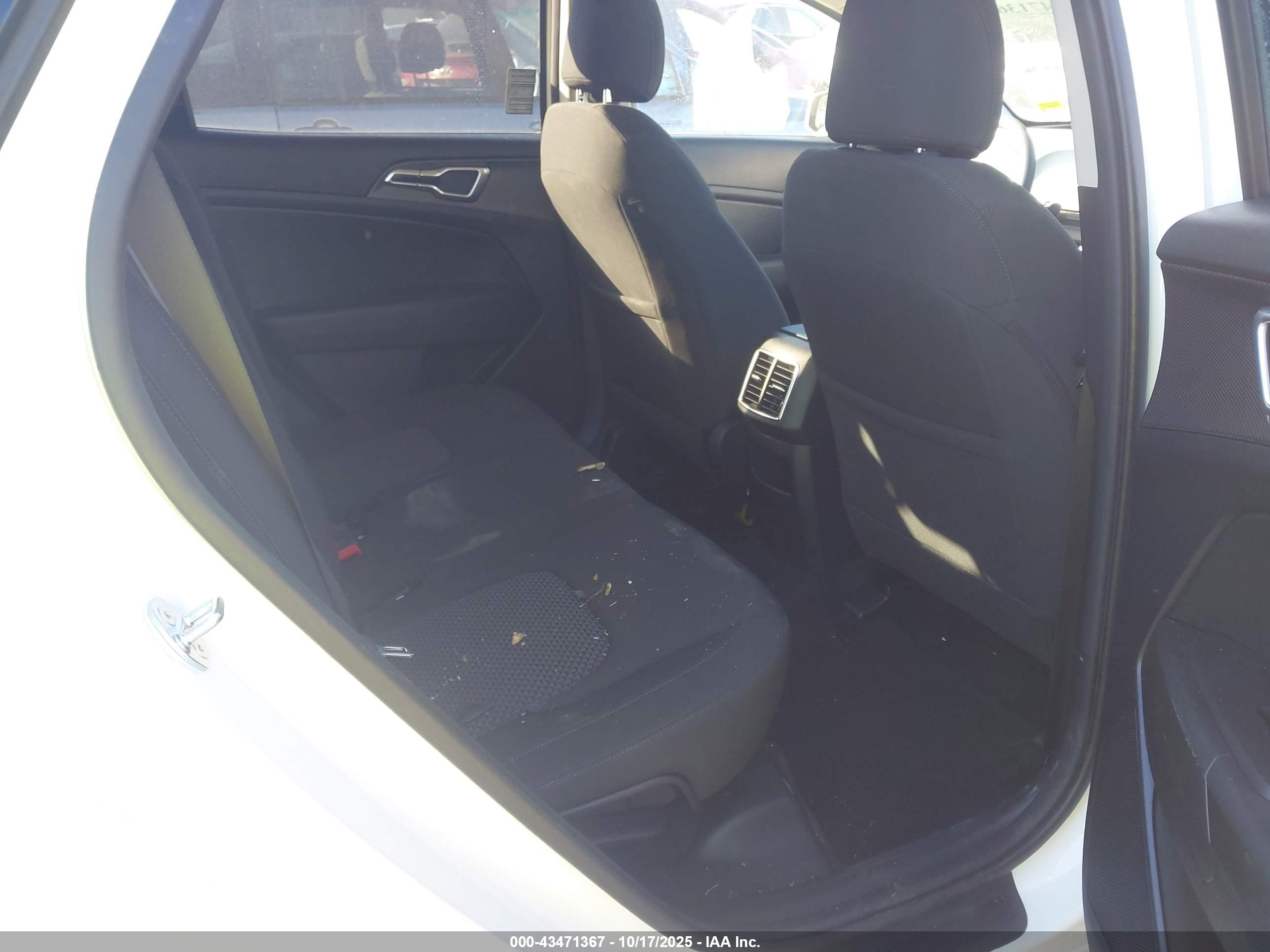 KIA SPORTAGE image 8