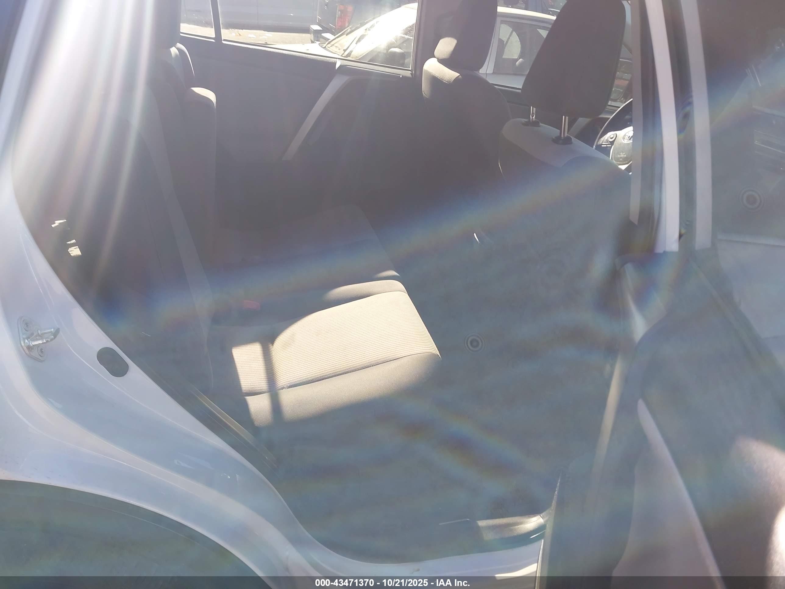 TOYOTA RAV4 image 8