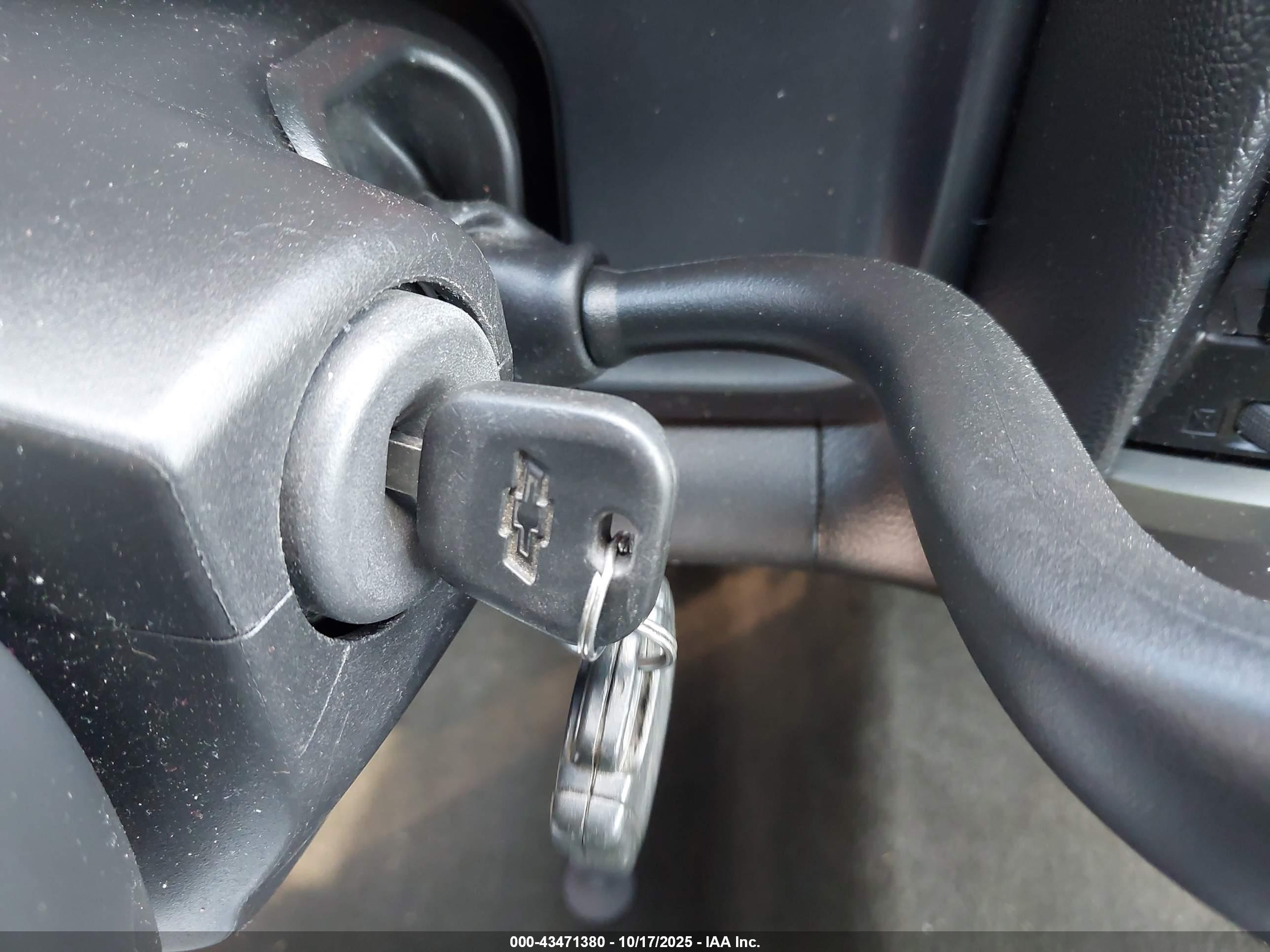 CHEVROLET SILVERADO image 11