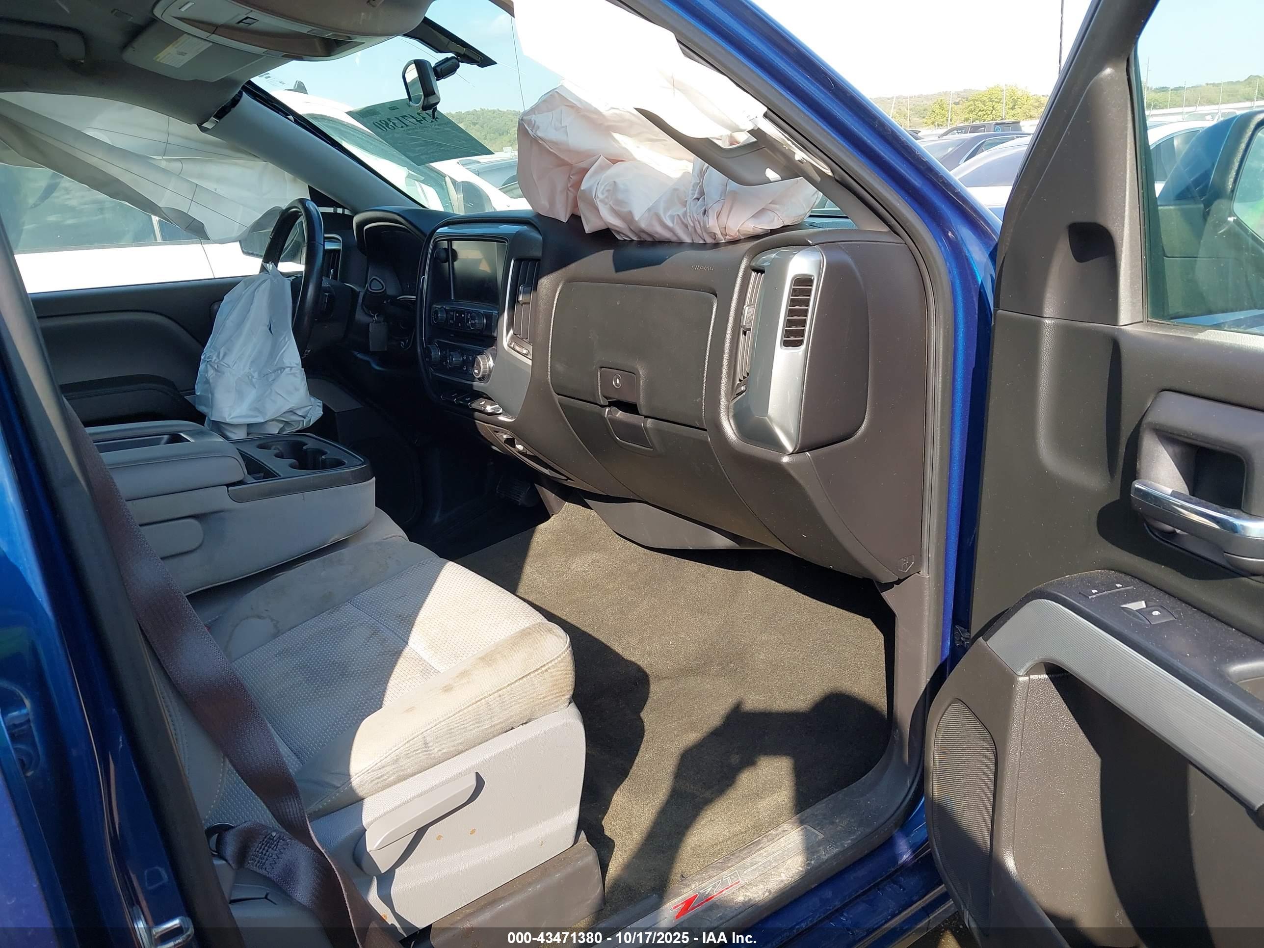 CHEVROLET SILVERADO image 5