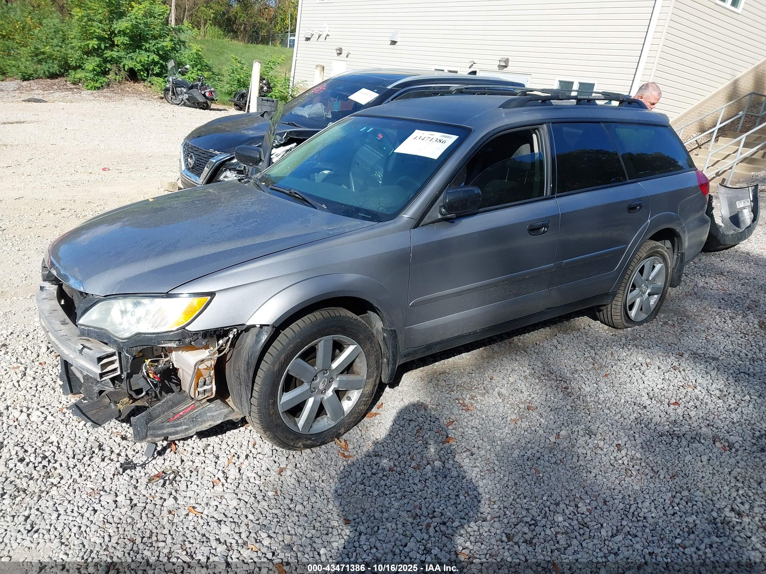 SUBARU OUTBACK image 2