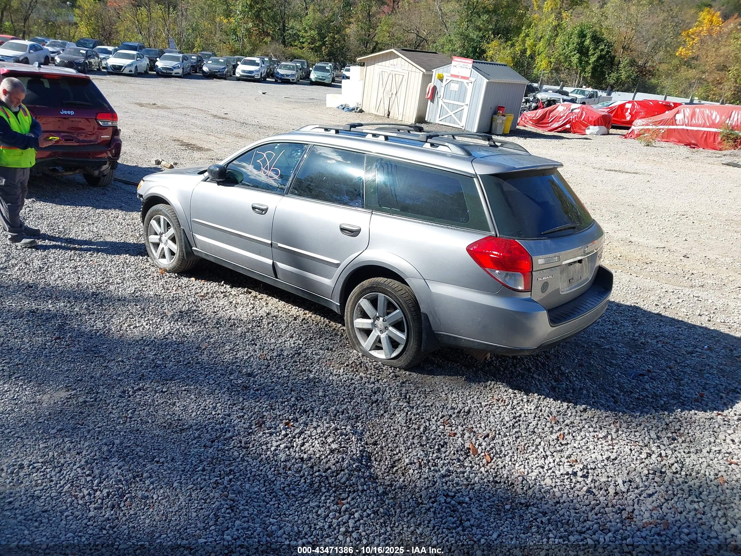 SUBARU OUTBACK image 3