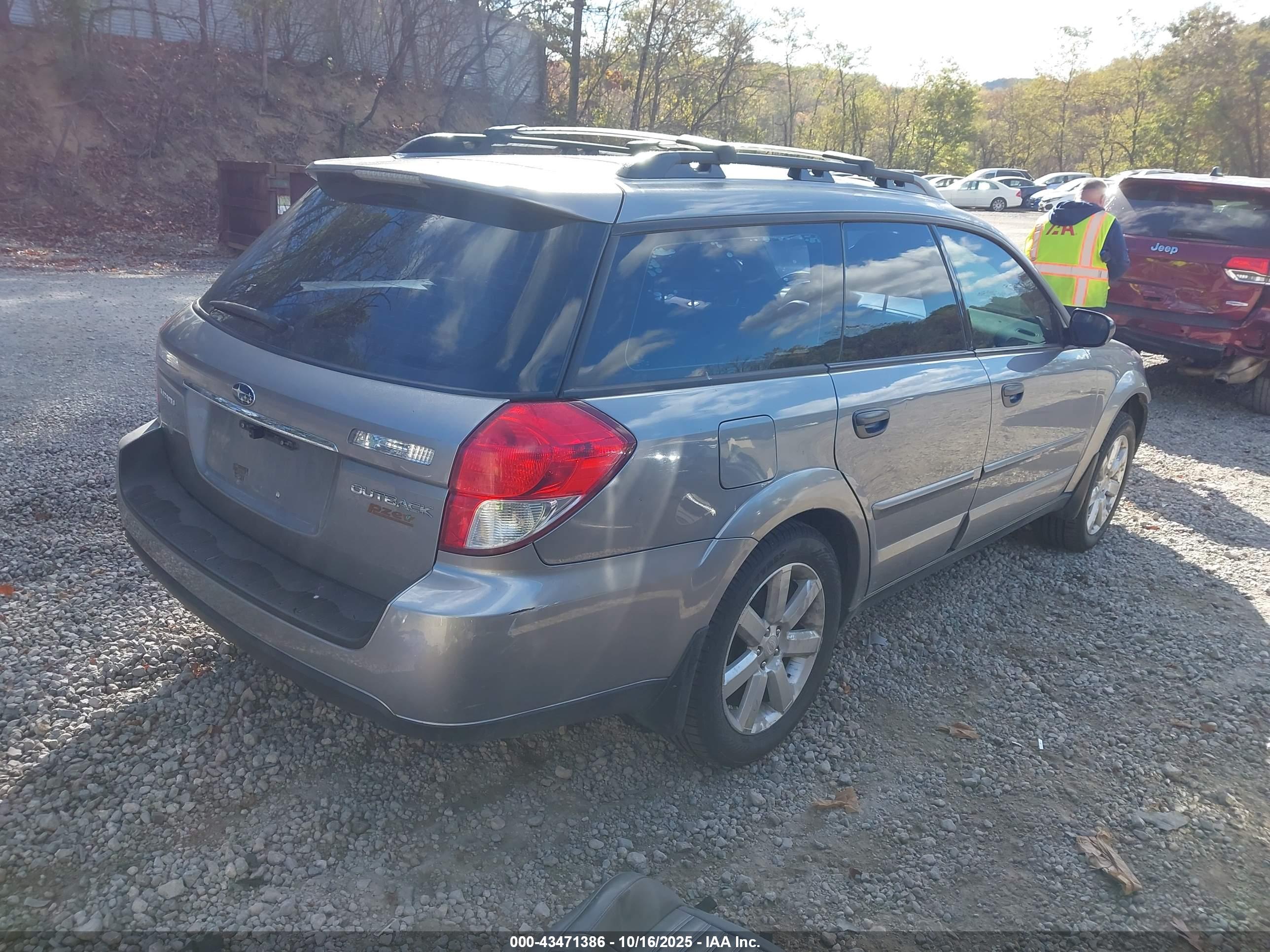 SUBARU OUTBACK image 4