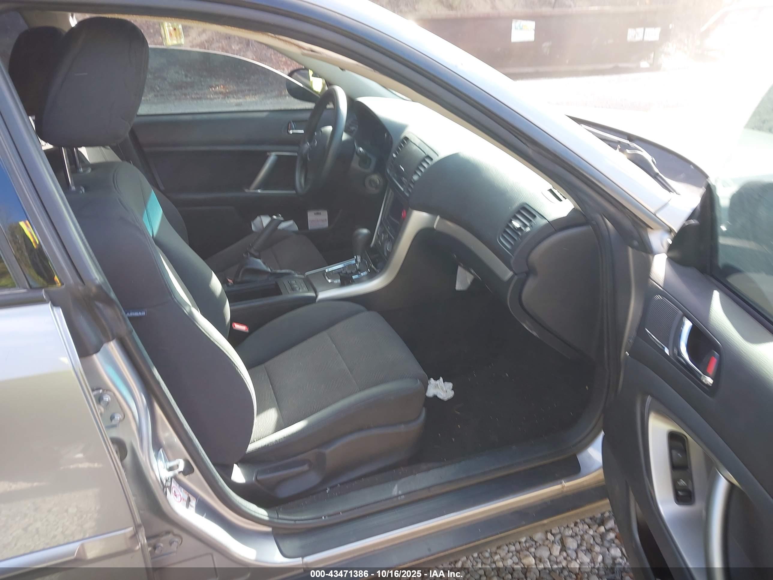 SUBARU OUTBACK image 5