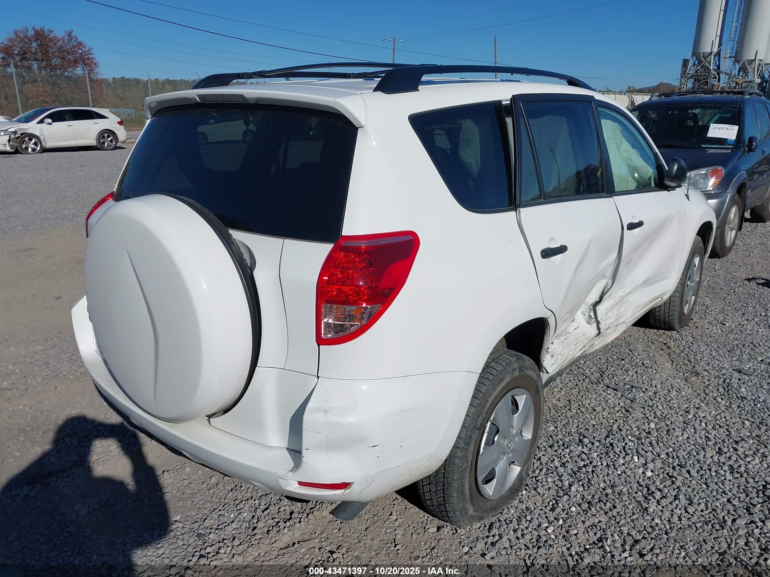 TOYOTA RAV4 image 4