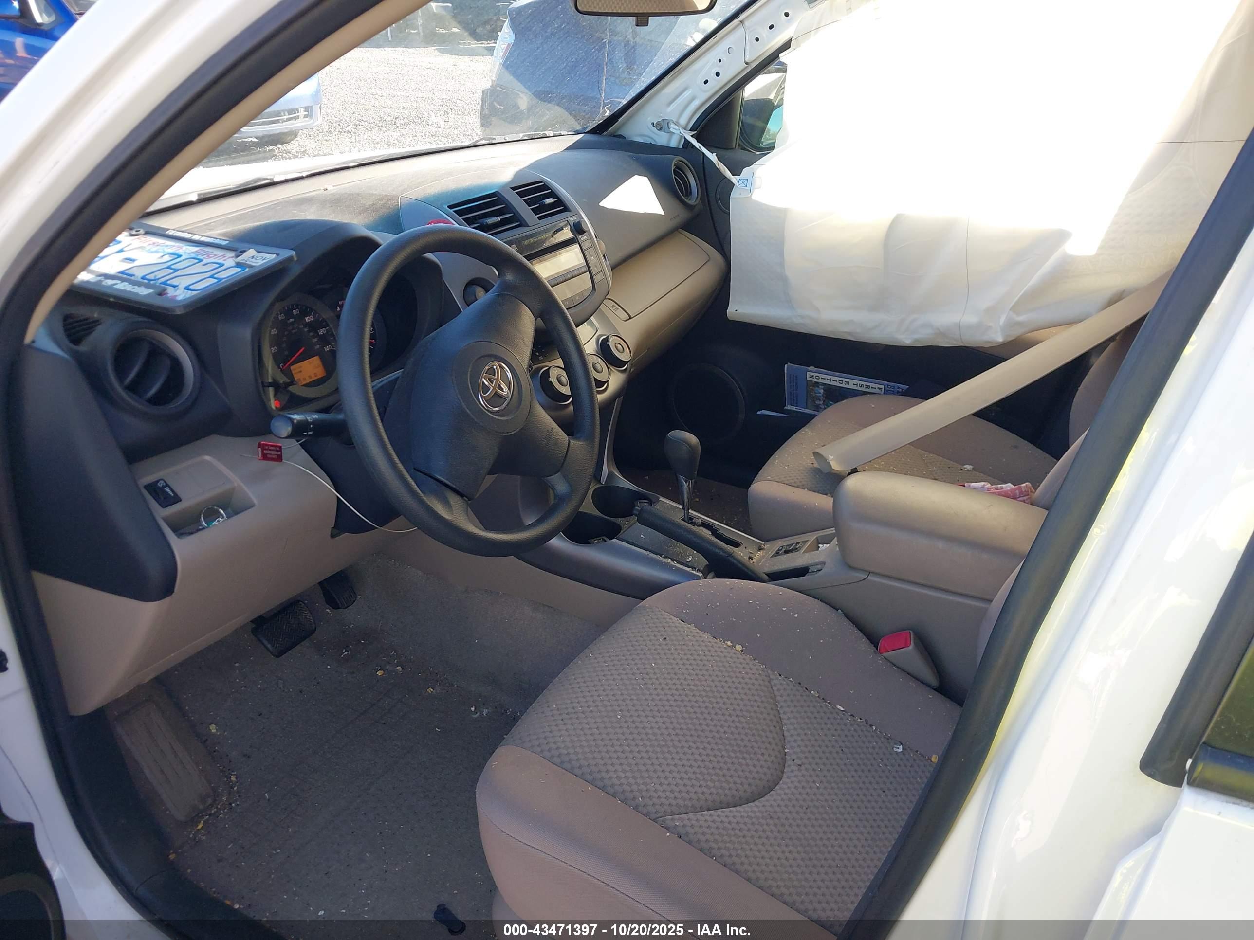 TOYOTA RAV4 image 5