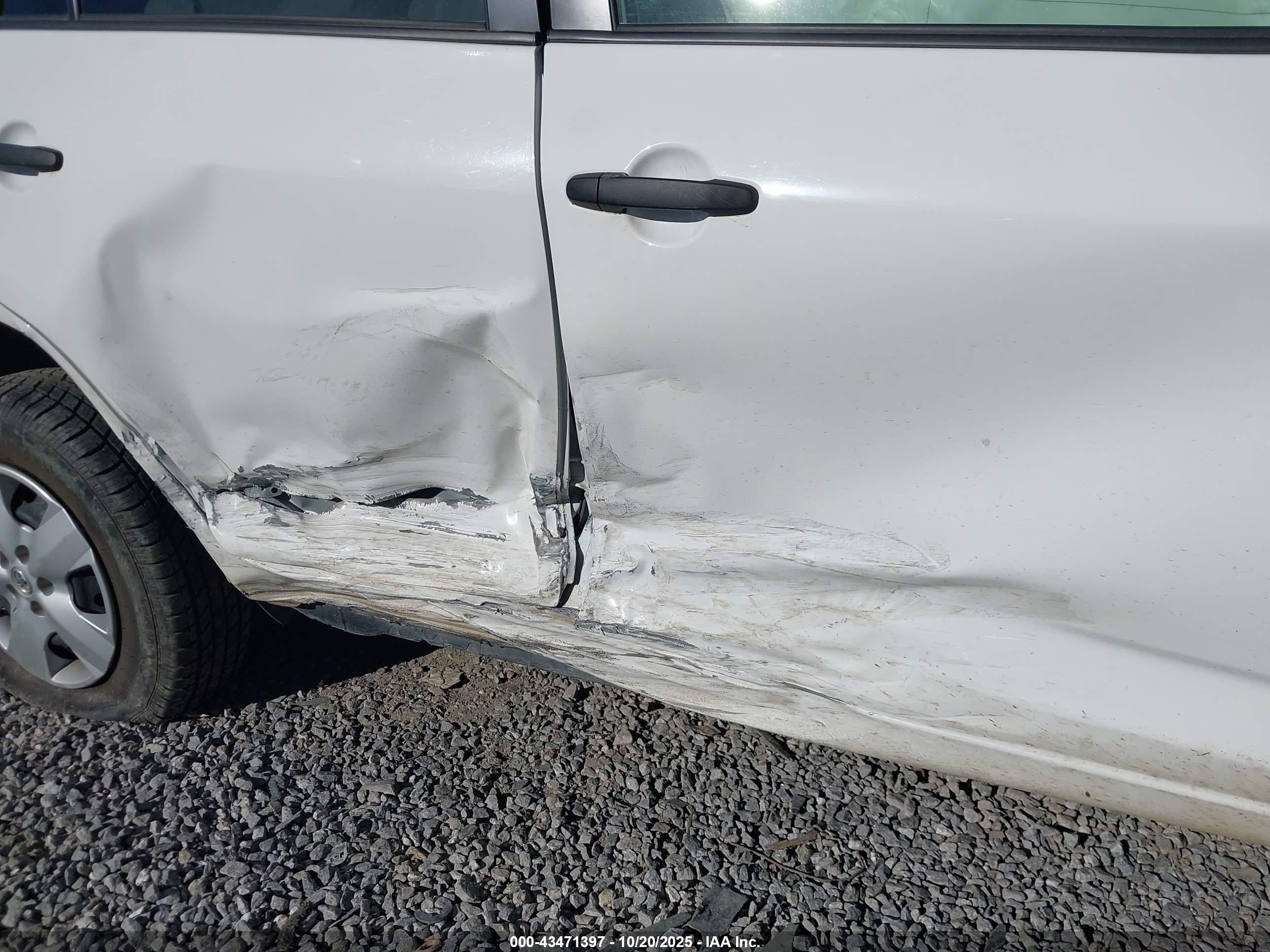 TOYOTA RAV4 image 6