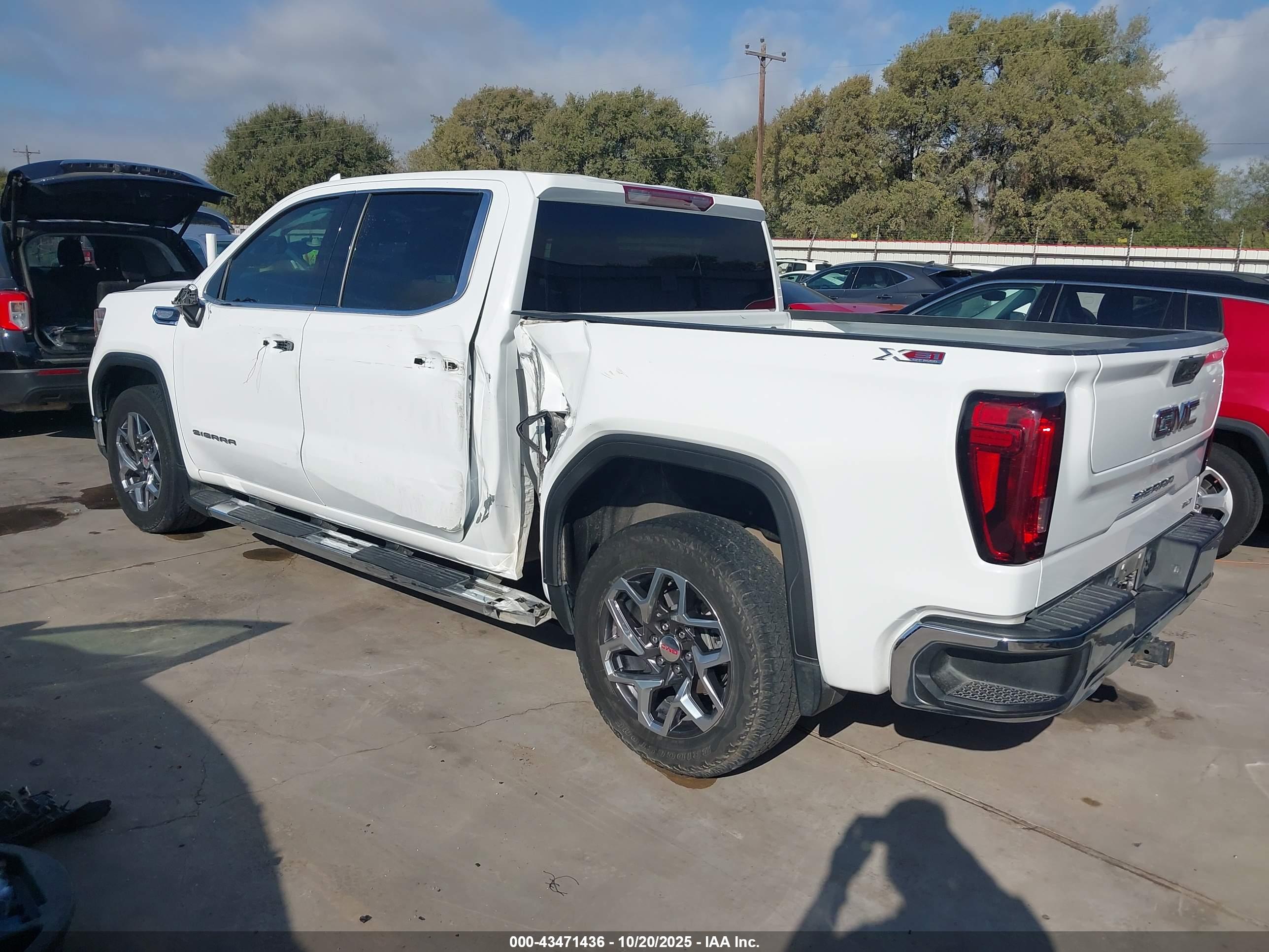 GMC SIERRA image 3