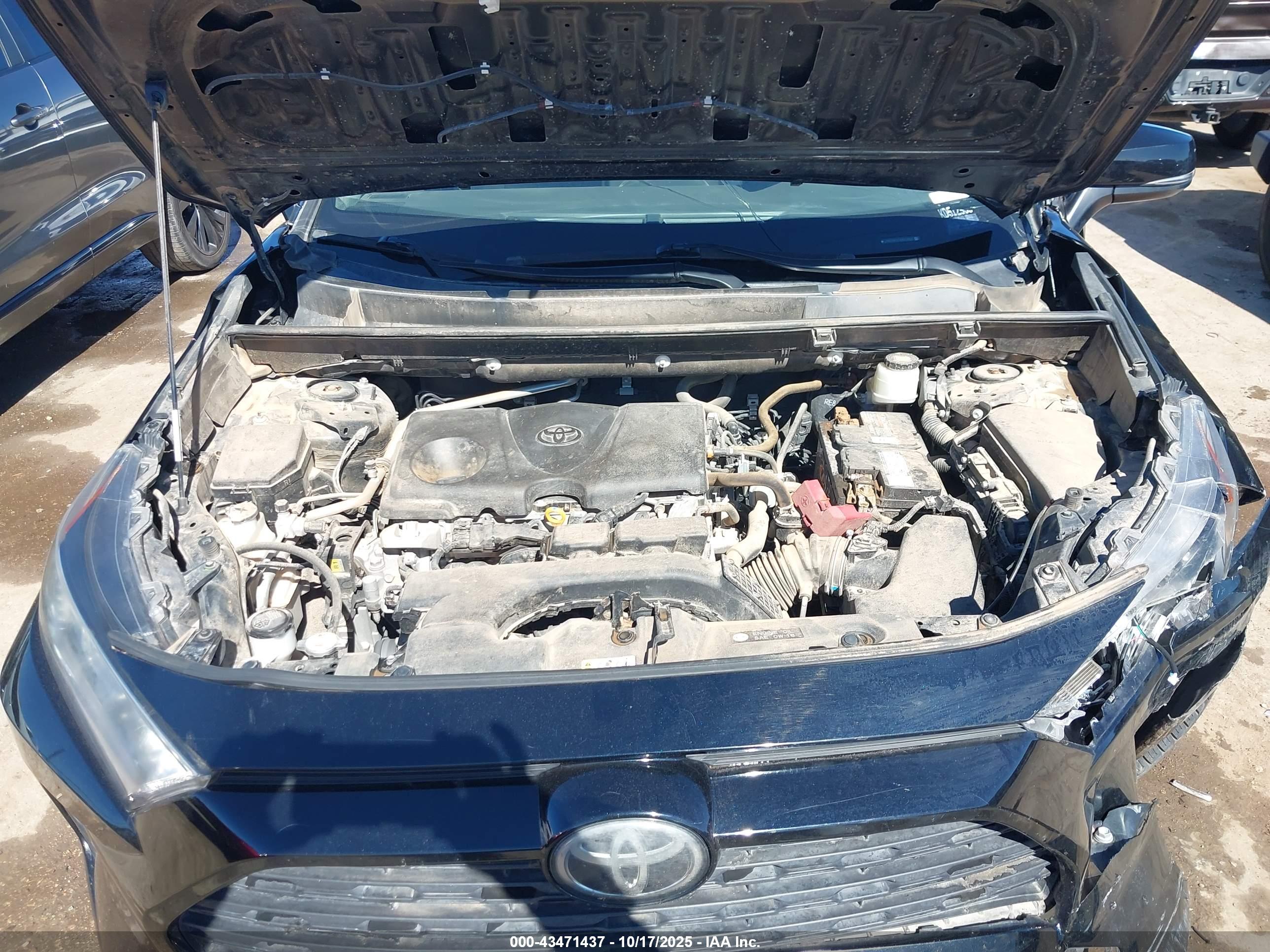 TOYOTA RAV4 image 10