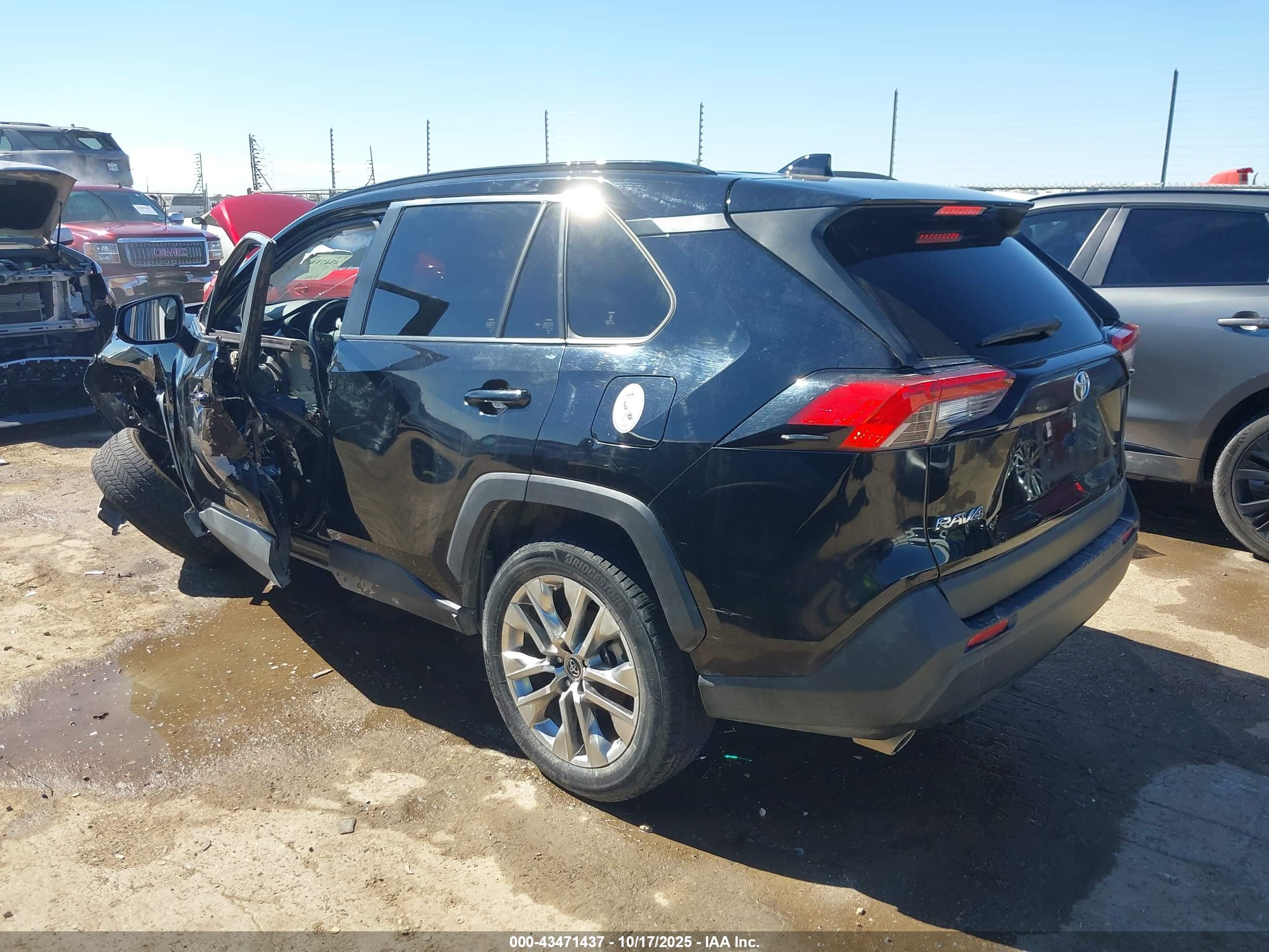 TOYOTA RAV4 image 3