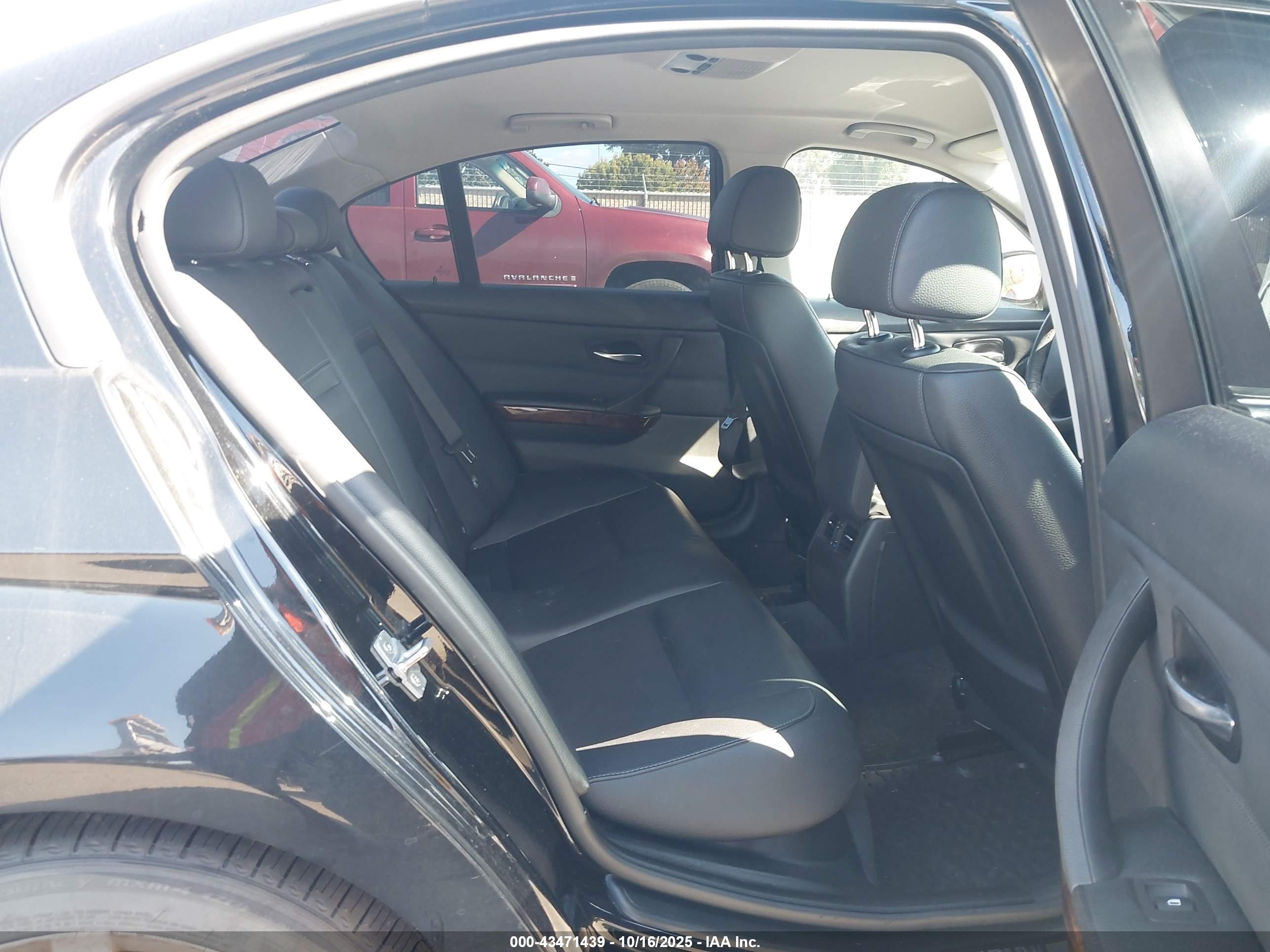 BMW 328I image 8