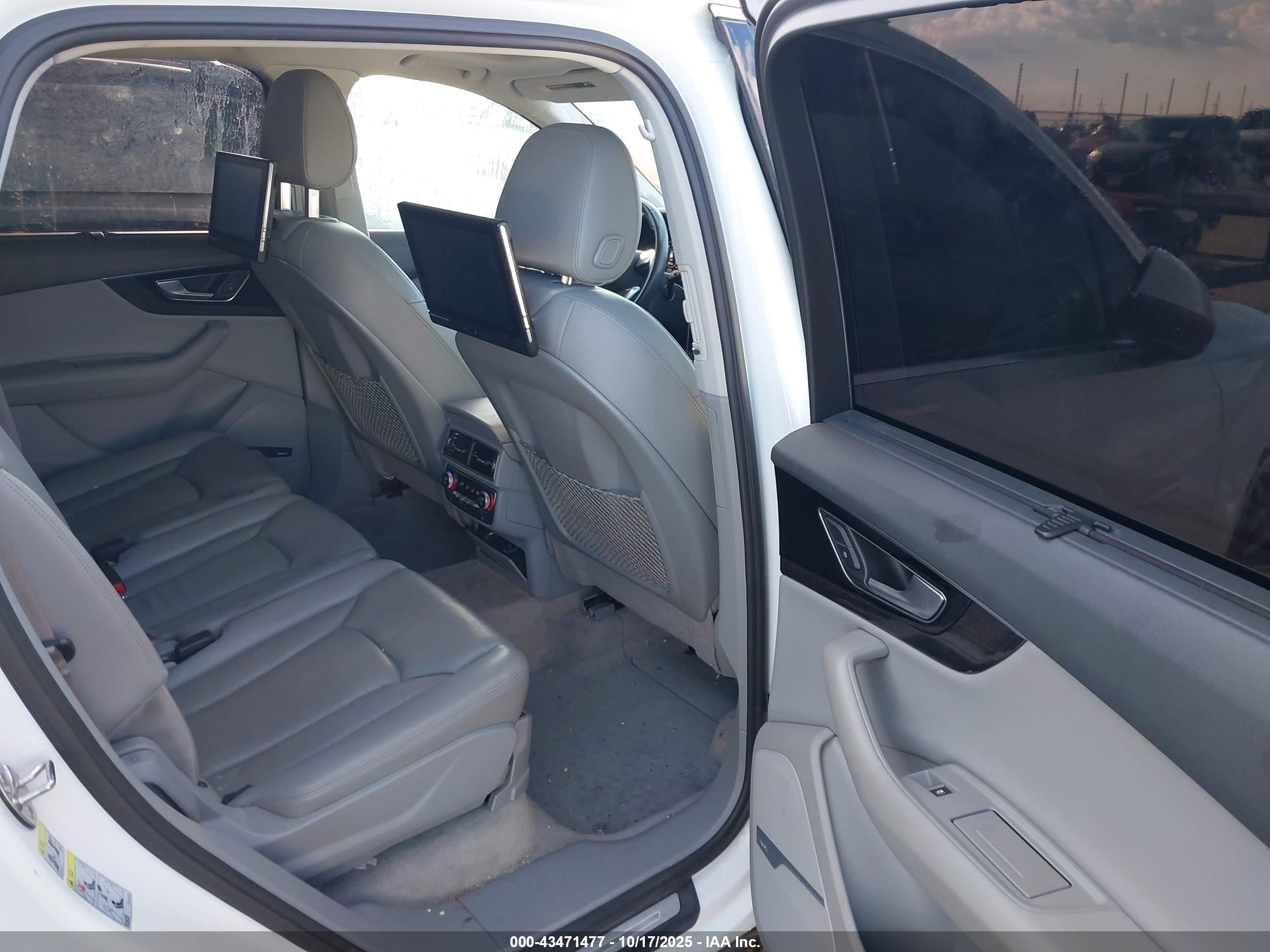 AUDI Q7 image 8