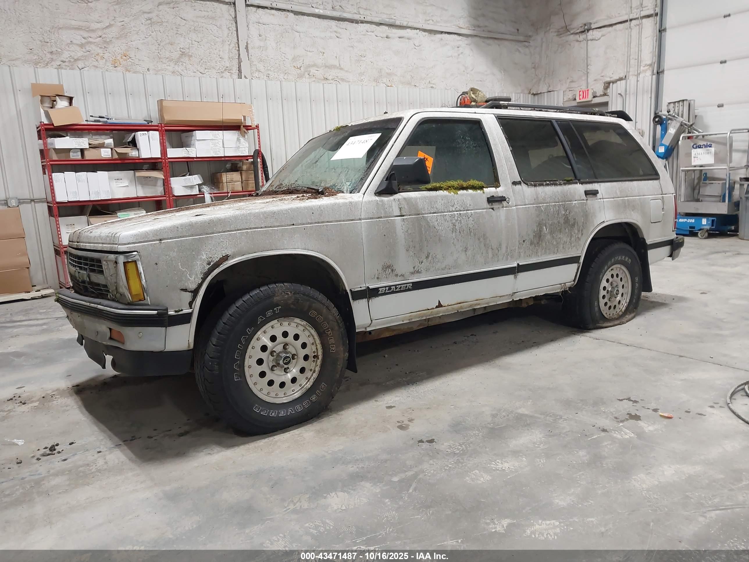 CHEVROLET BLAZER image 2