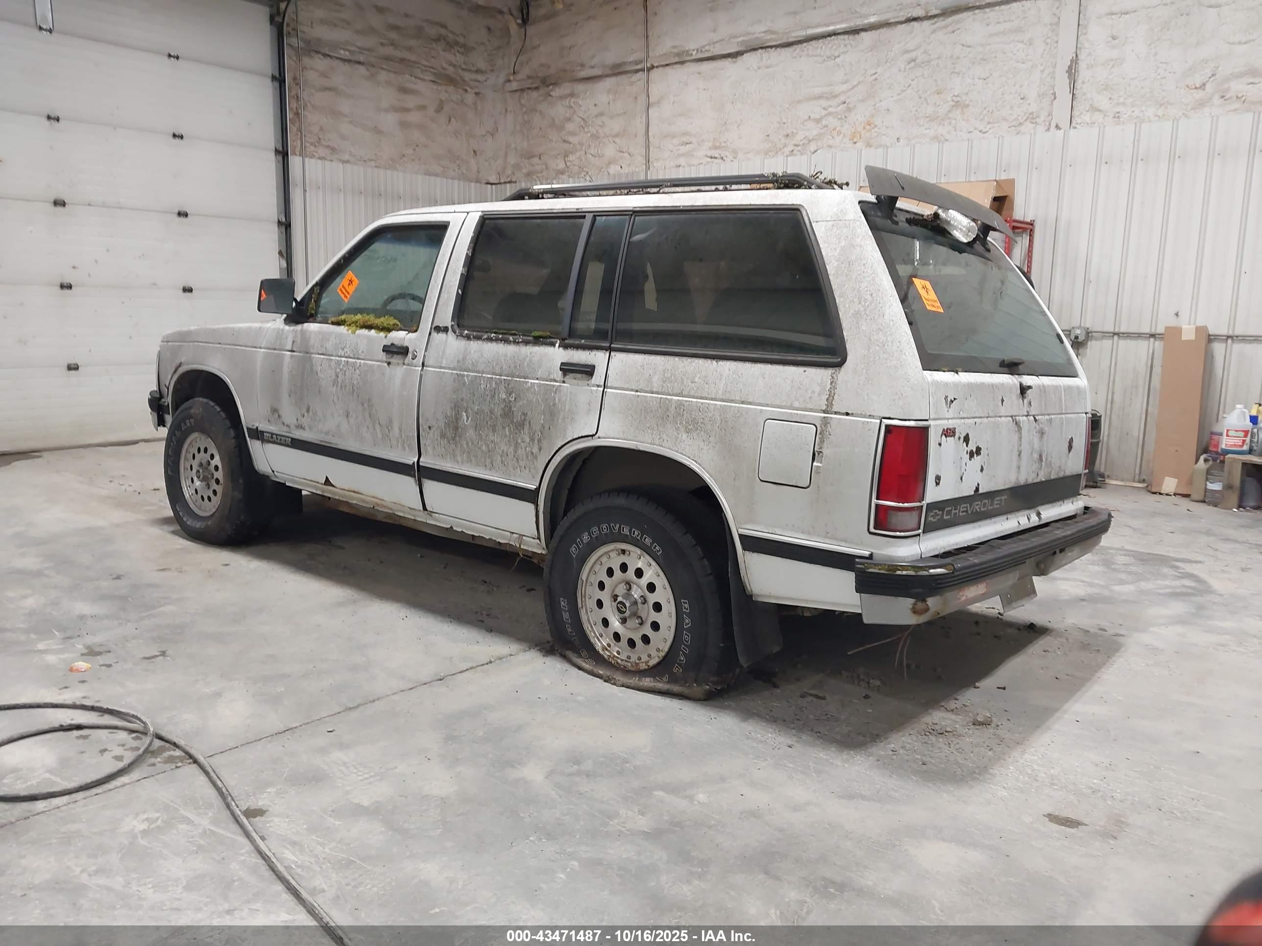 CHEVROLET BLAZER image 3