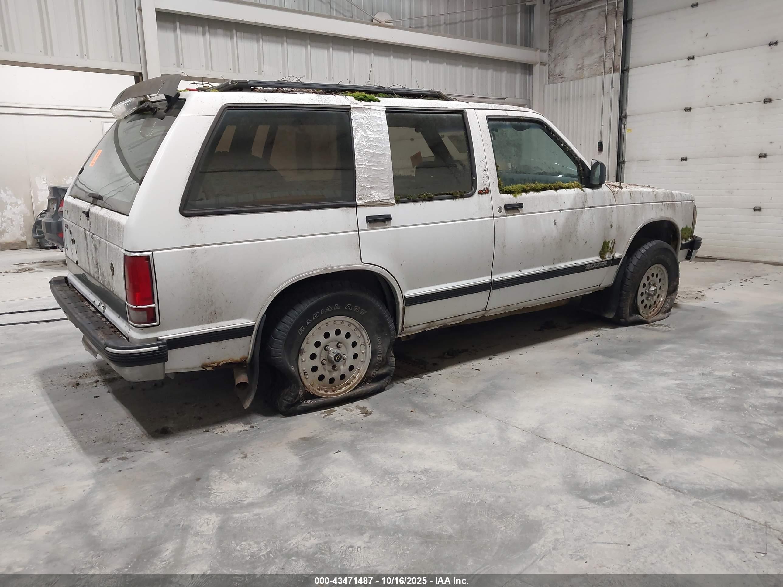 CHEVROLET BLAZER image 4