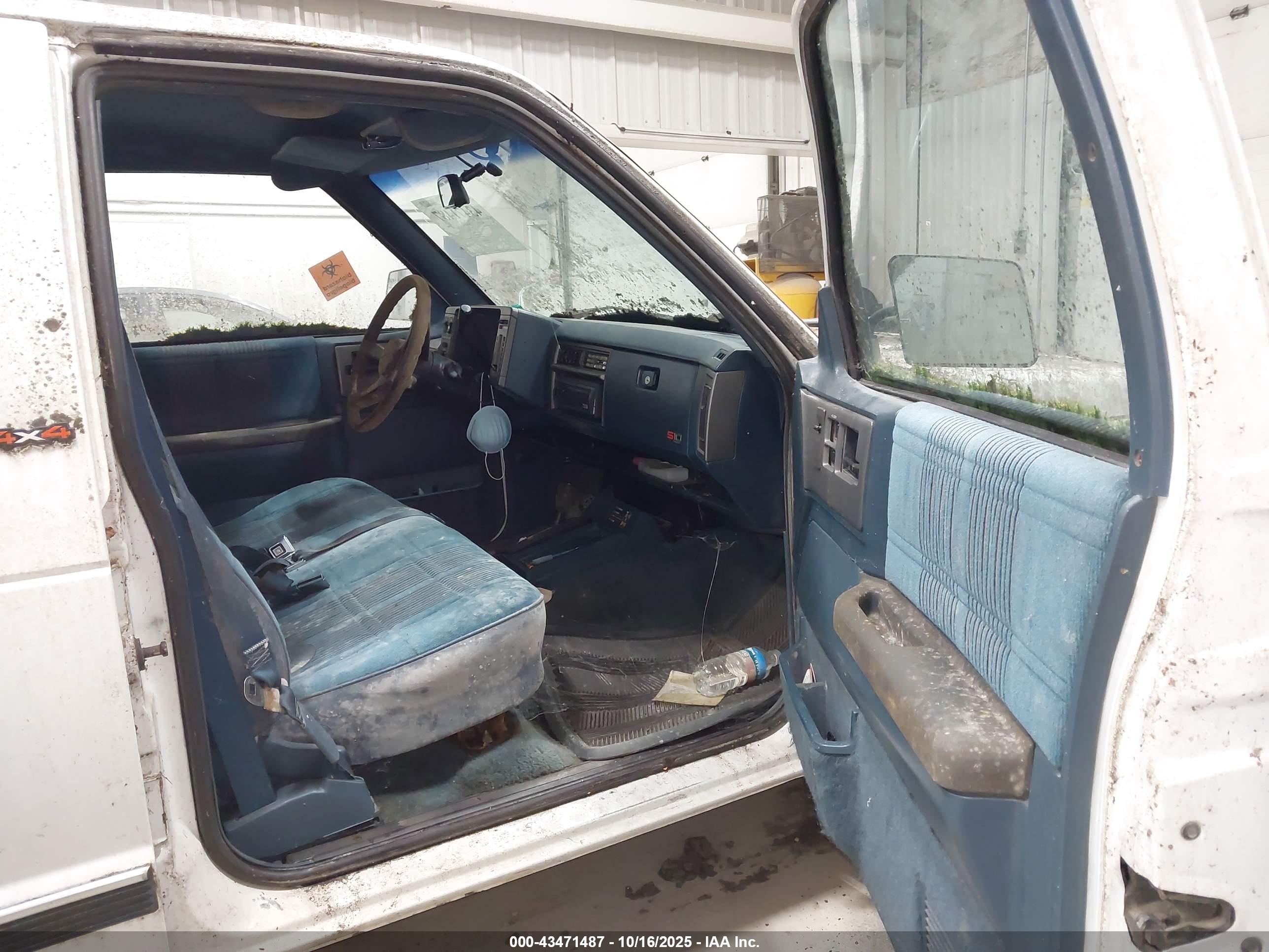 CHEVROLET BLAZER image 5