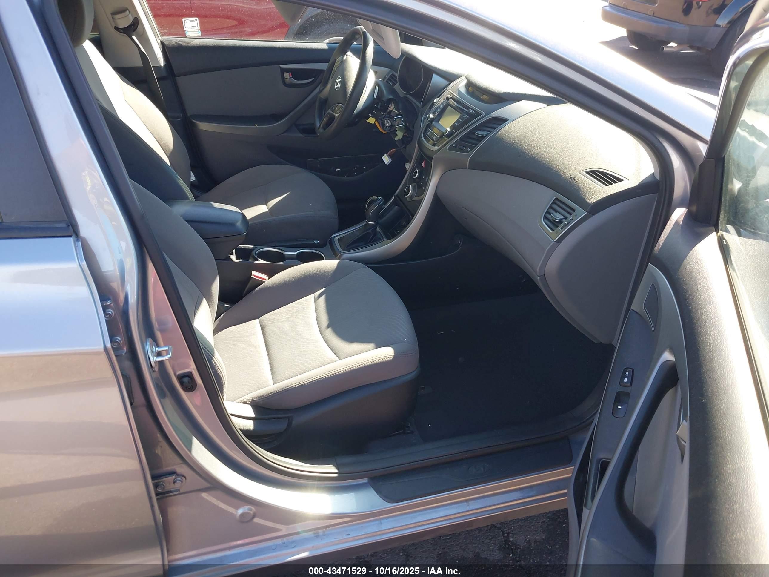 HYUNDAI ELANTRA image 5